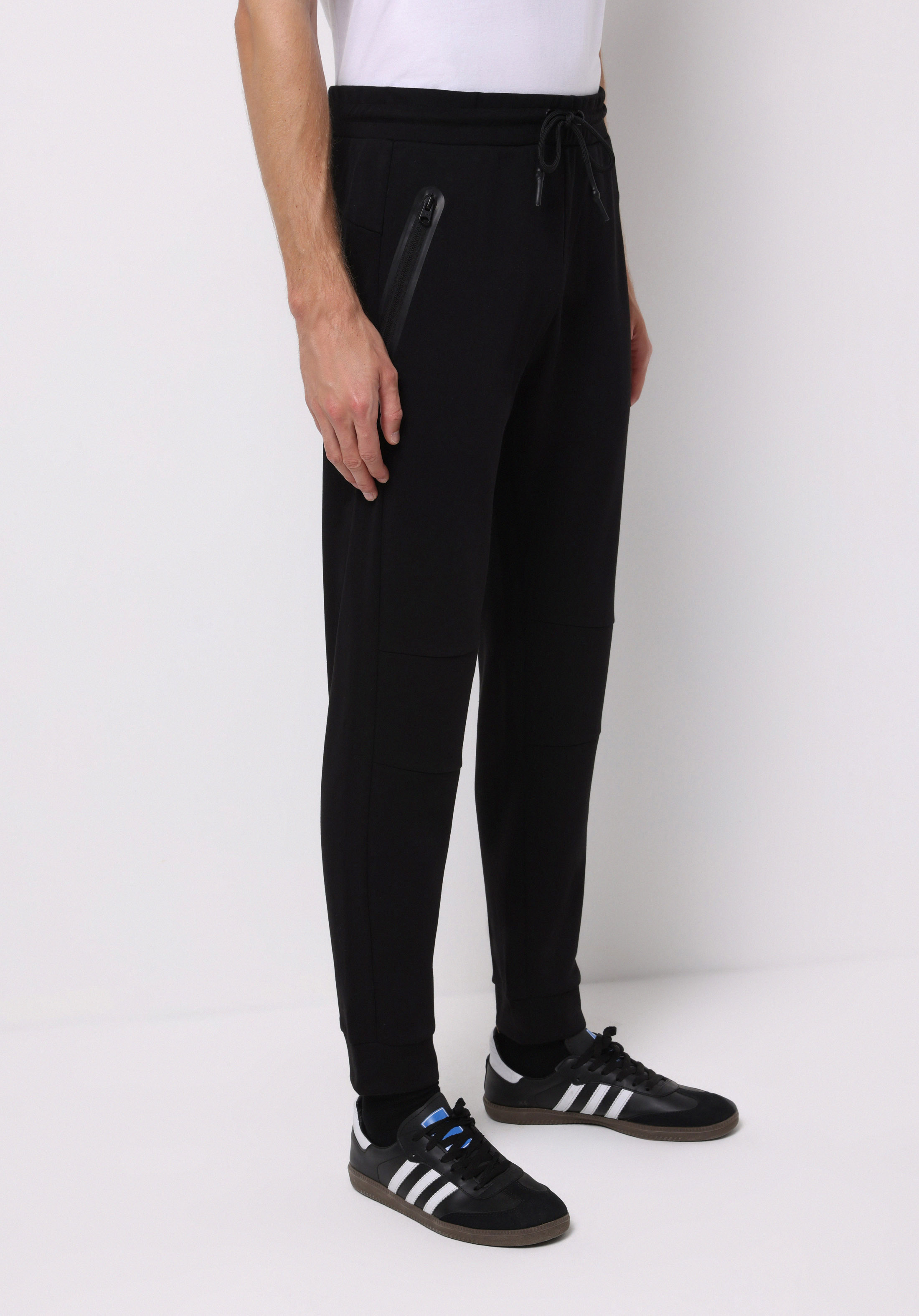Afișați detalii pentru Pantaloni De Trening De Barbati Negru Regular Fit  Cl1075654