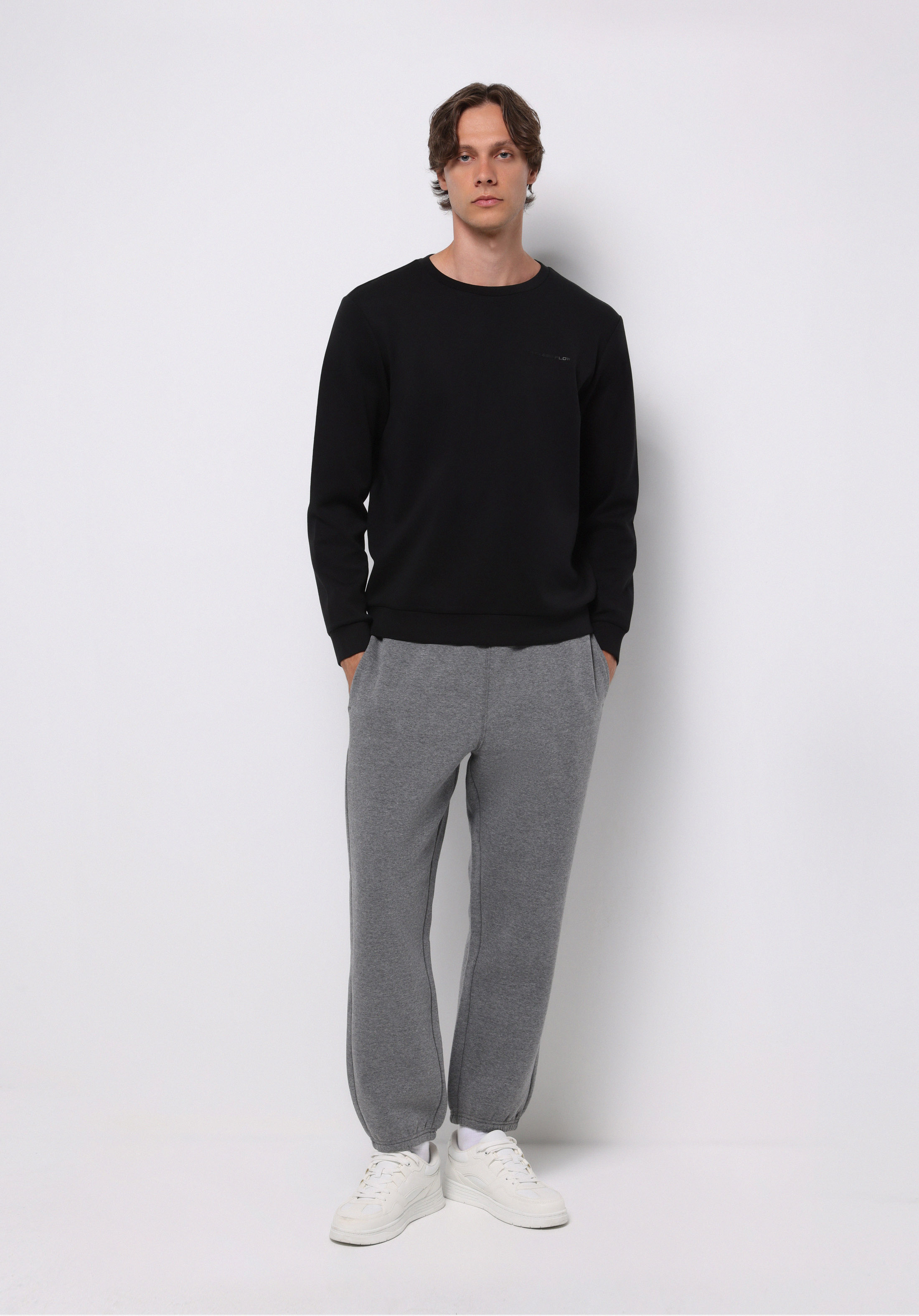 Afișați detalii pentru Pantaloni De Trening De Barbati Antracit Loose Fit  Cl1077101