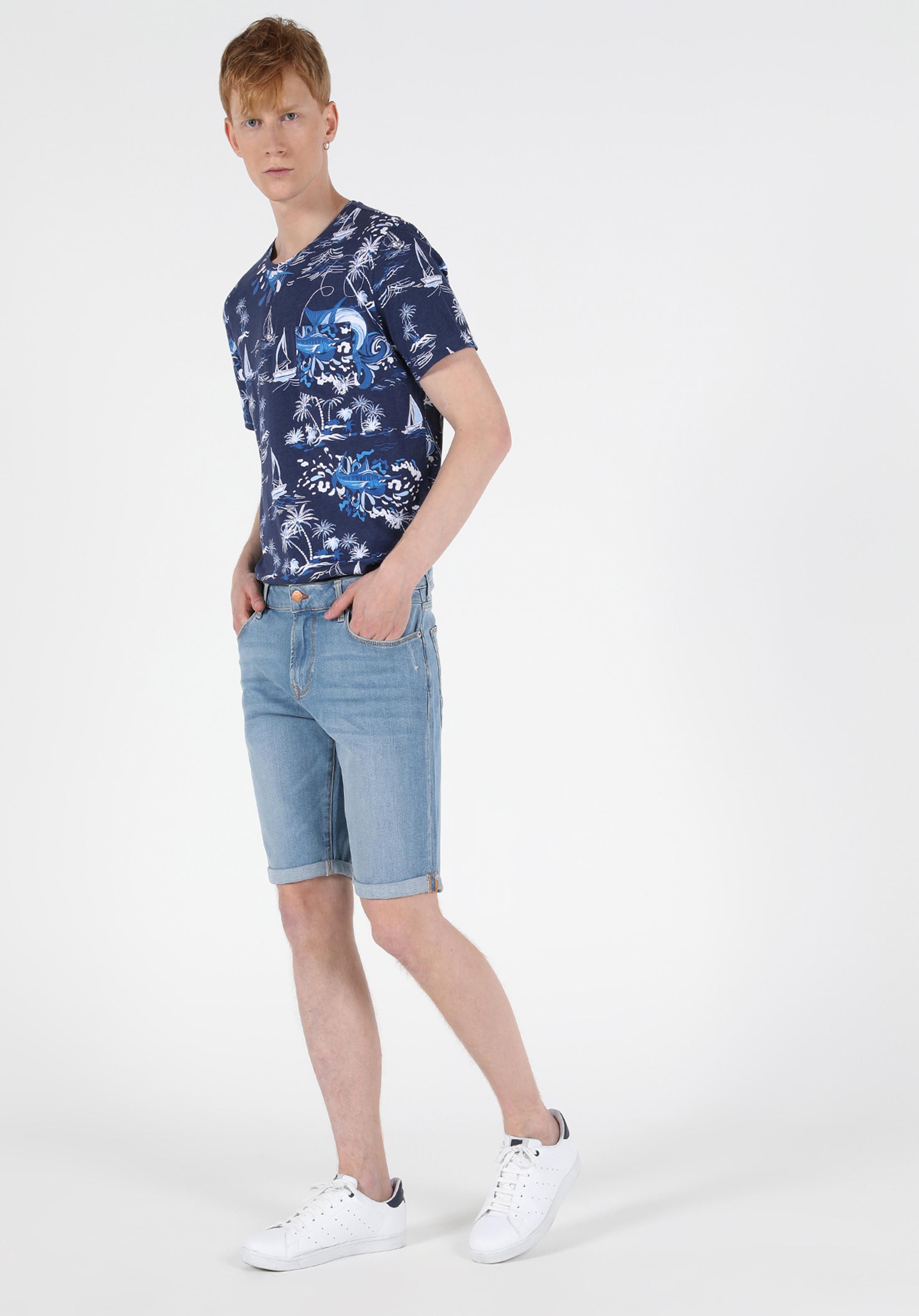 Afișați detalii pentru Short / Pantaloni Scurti De Barbati Denim Straight Fit 044 Karl Cl1049615