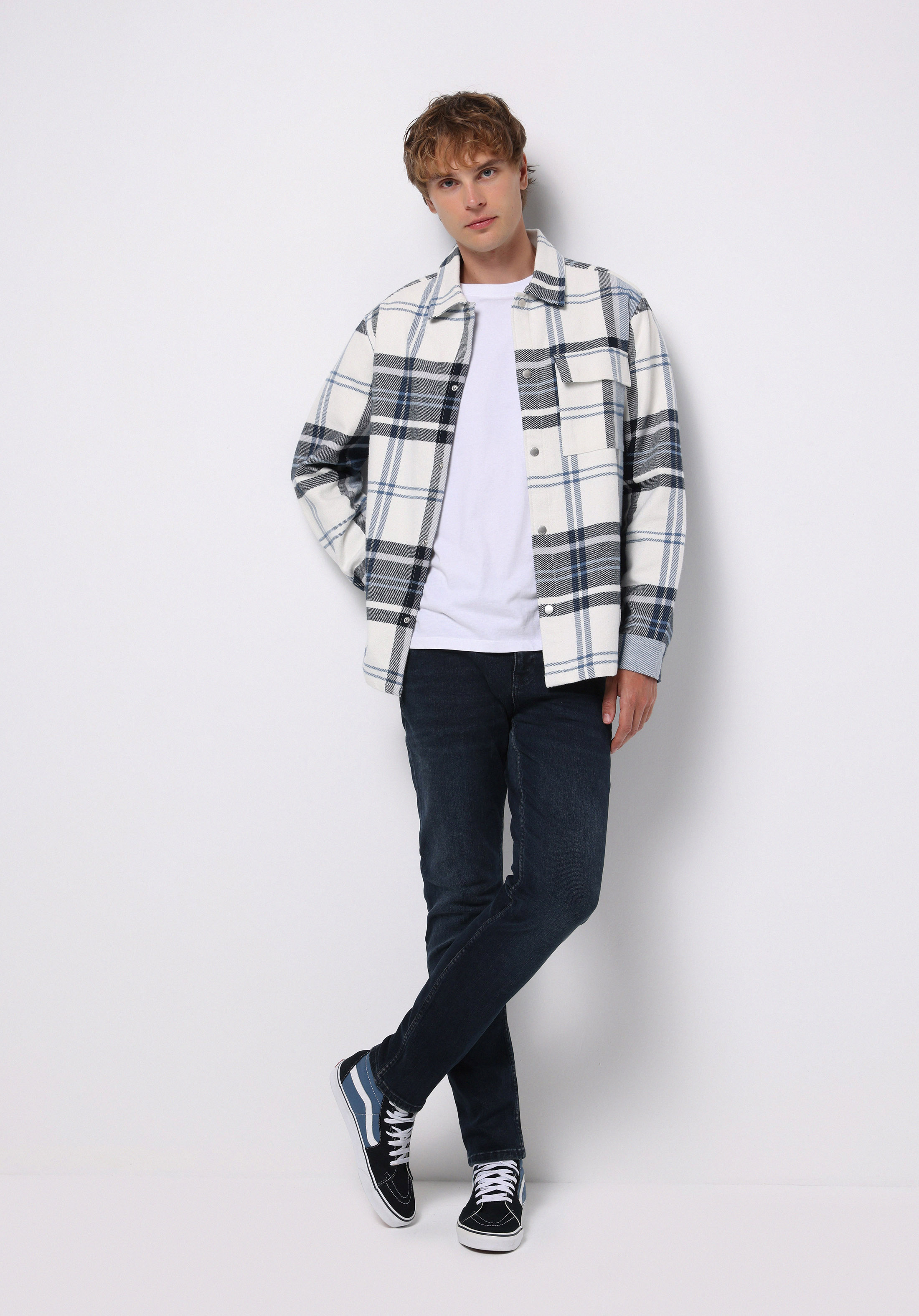 Afișați detalii pentru Pantaloni De Barbati Albastru Straight Fit 044 Karl Cl1076971