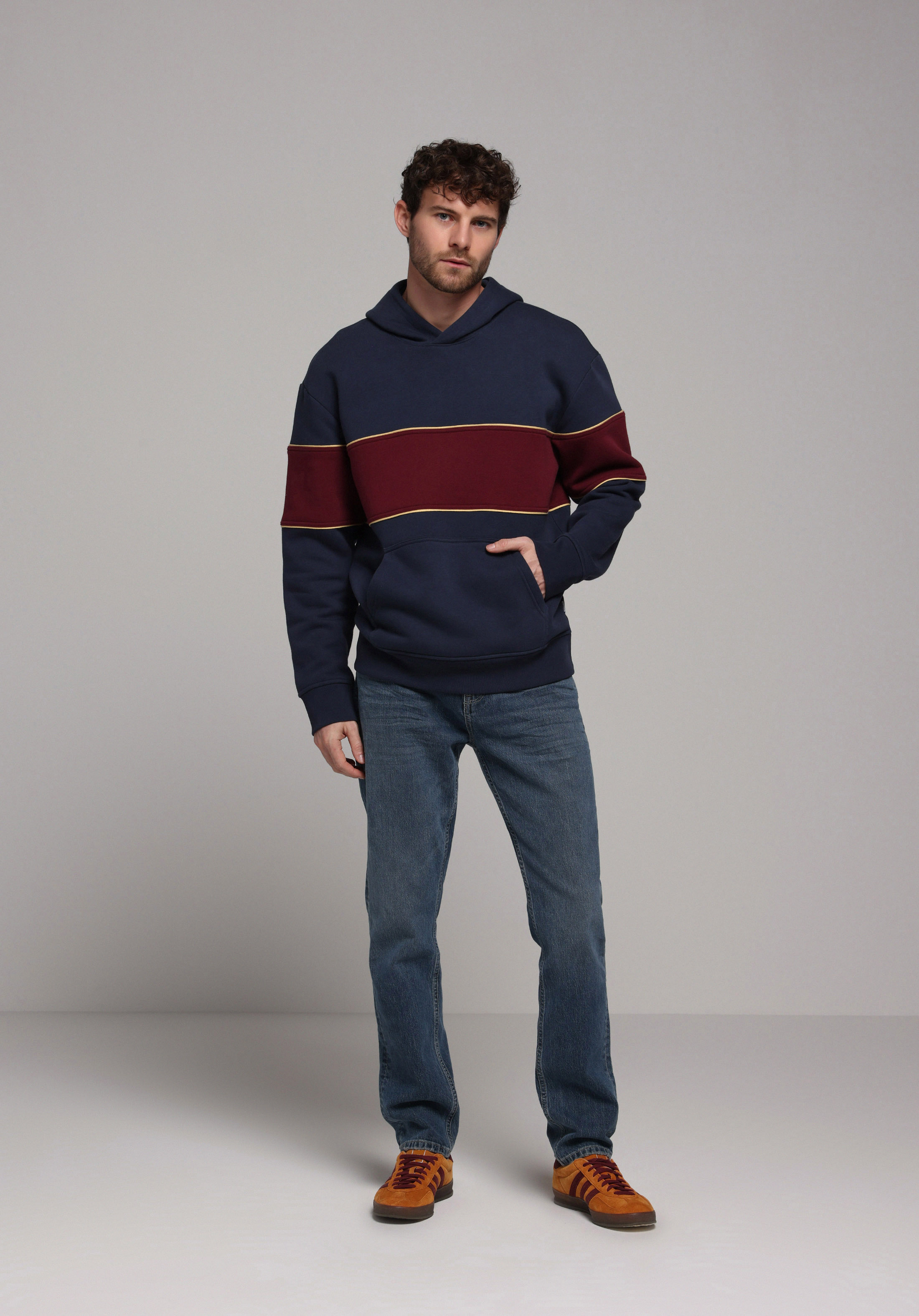 Afișați detalii pentru Hanorac / Bluza De Barbati Albastru Marin Comfort Fit  Cl1077572