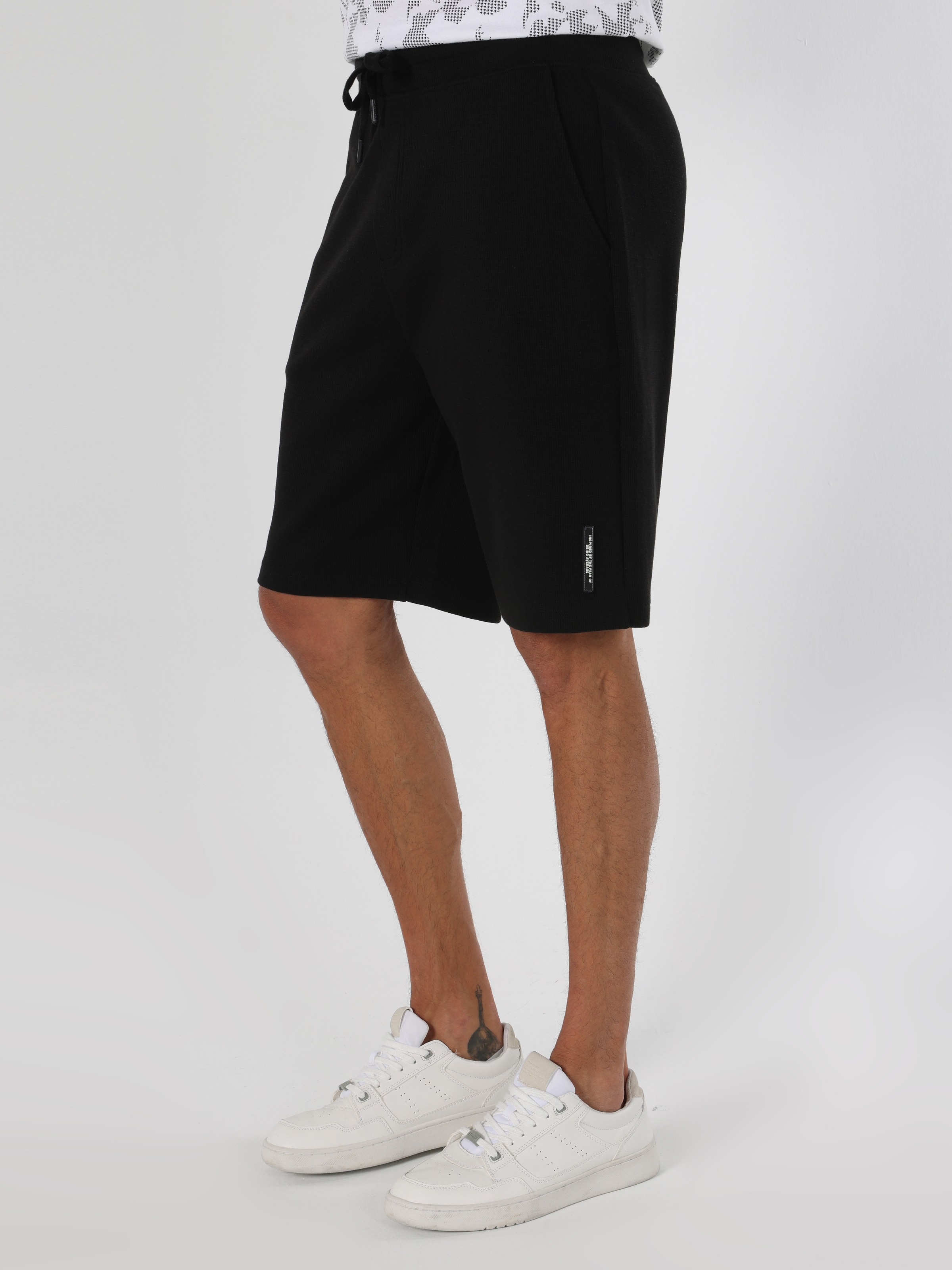 Afișați detalii pentru Short / Pantaloni Scurti De Barbati Negru Regular Fit 