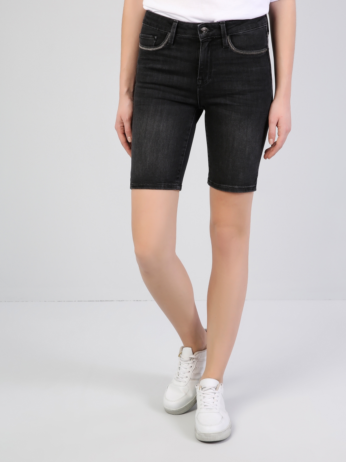 Afișați detalii pentru Short / Pantaloni Scurti De Dama Negru Super Slim Fit 