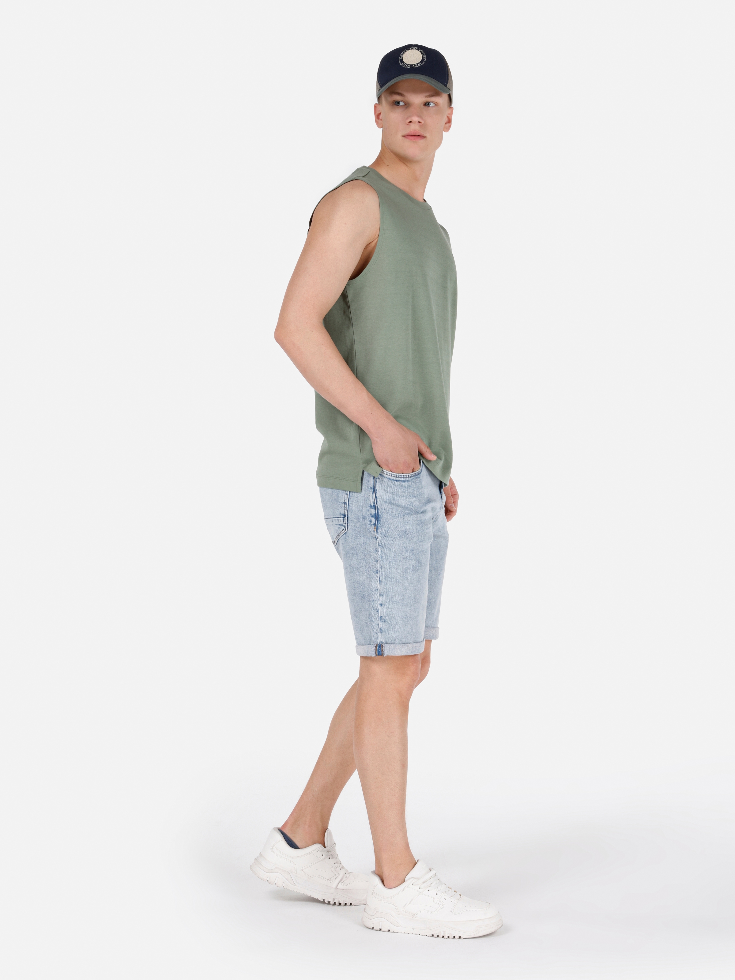 Afișați detalii pentru Short / Pantaloni Scurti De Barbati Albastru deschis Straight Fit 044 KARL 