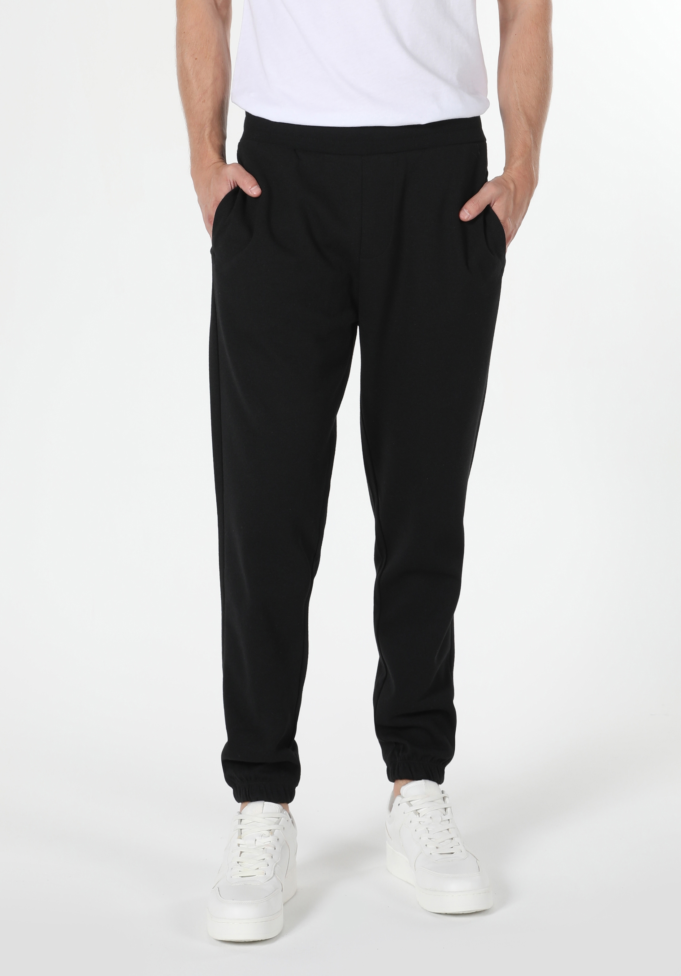 Afișați detalii pentru Pantaloni De Trening De Barbati Negru Slim Fit  CL1059668