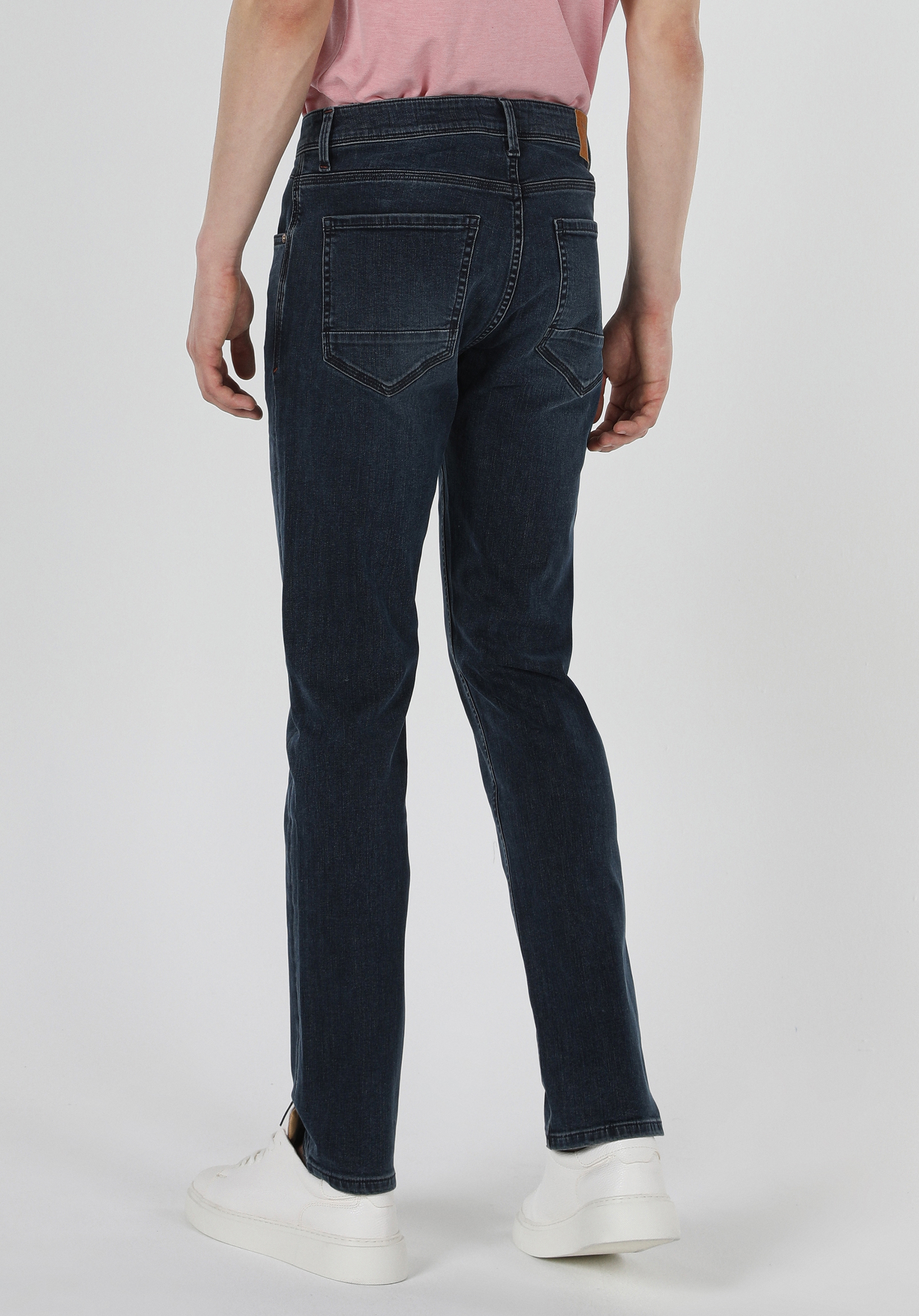 Afișați detalii pentru Pantaloni De Barbati Denim Straight Fit 044 KARL CL1057869