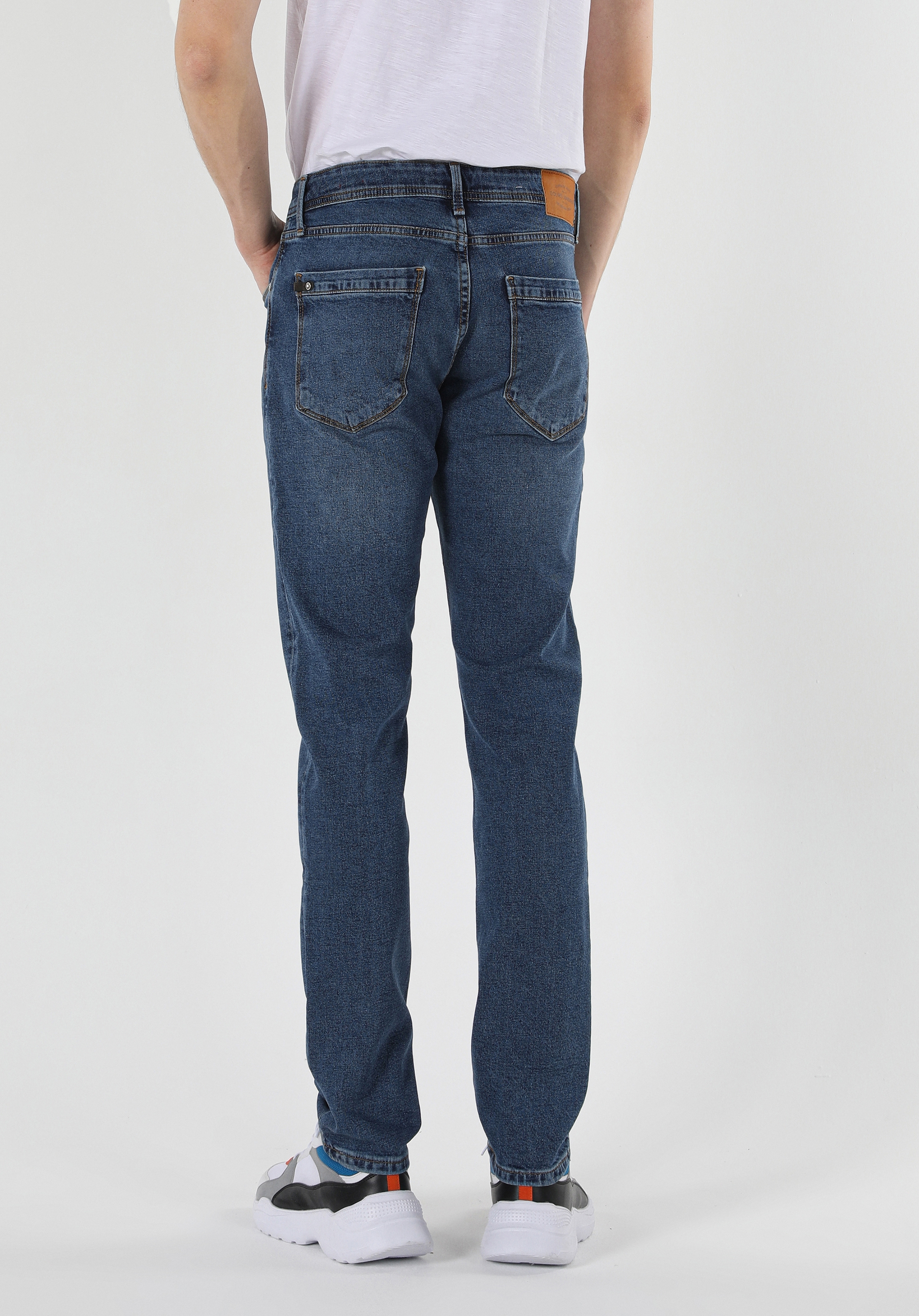 Afișați detalii pentru Pantaloni De Barbati Denim Straight Fit 044 KARL CL1058225