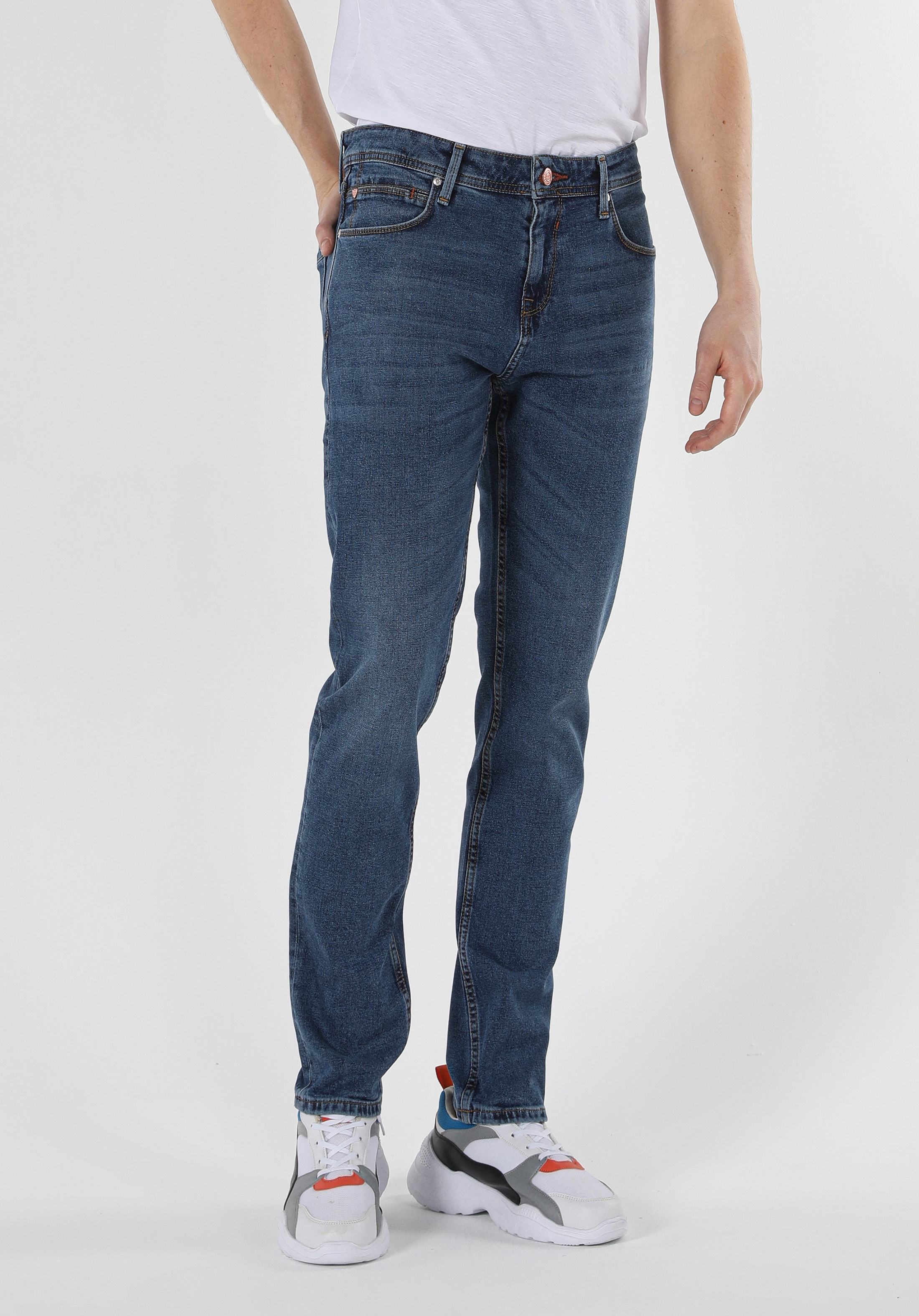 Afișați detalii pentru Pantaloni De Barbati Denim Straight Fit 044 KARL CL1058225