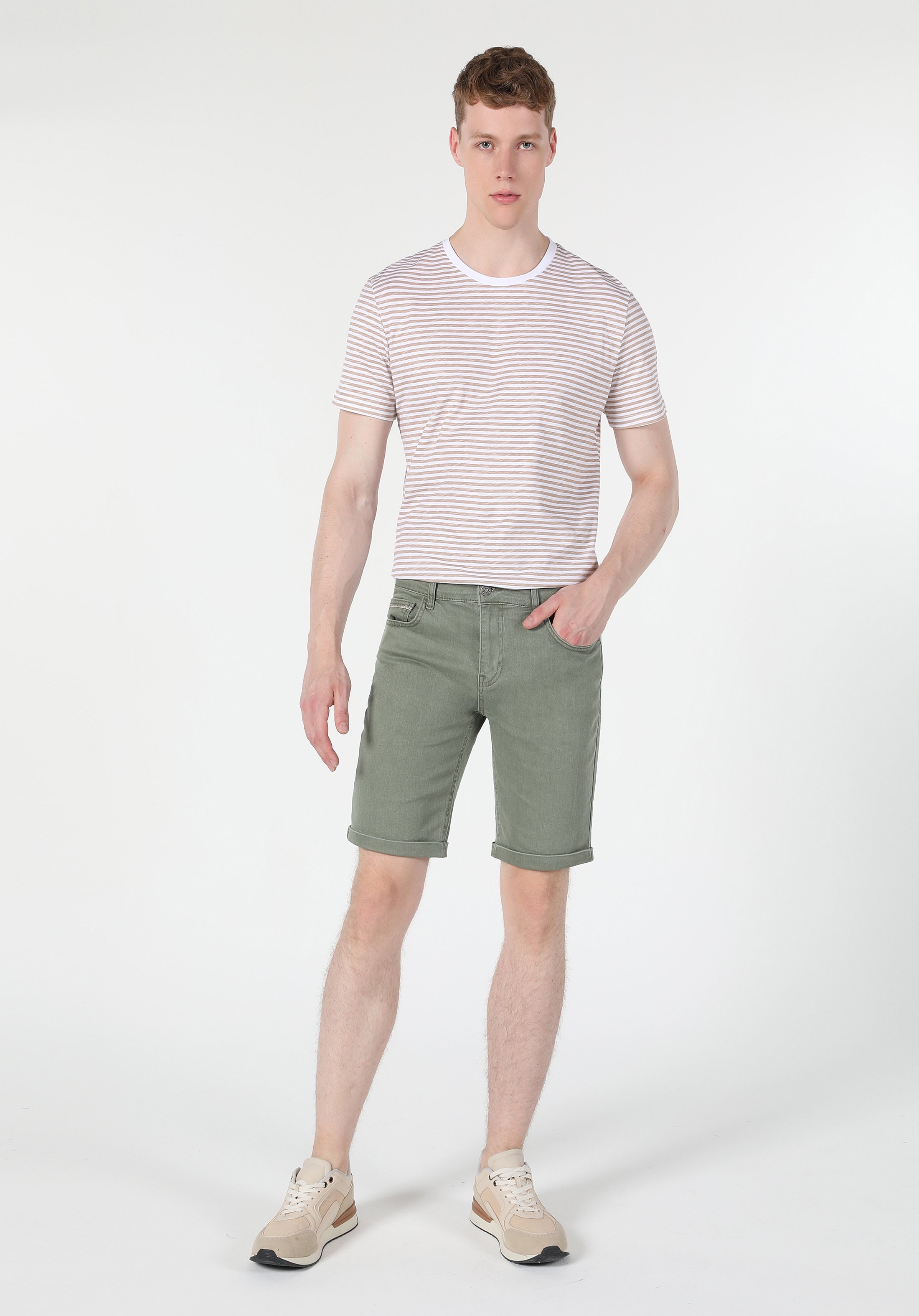 Afișați detalii pentru Short / Pantaloni Scurti De Barbati Verde Regular Fit  CL1057965