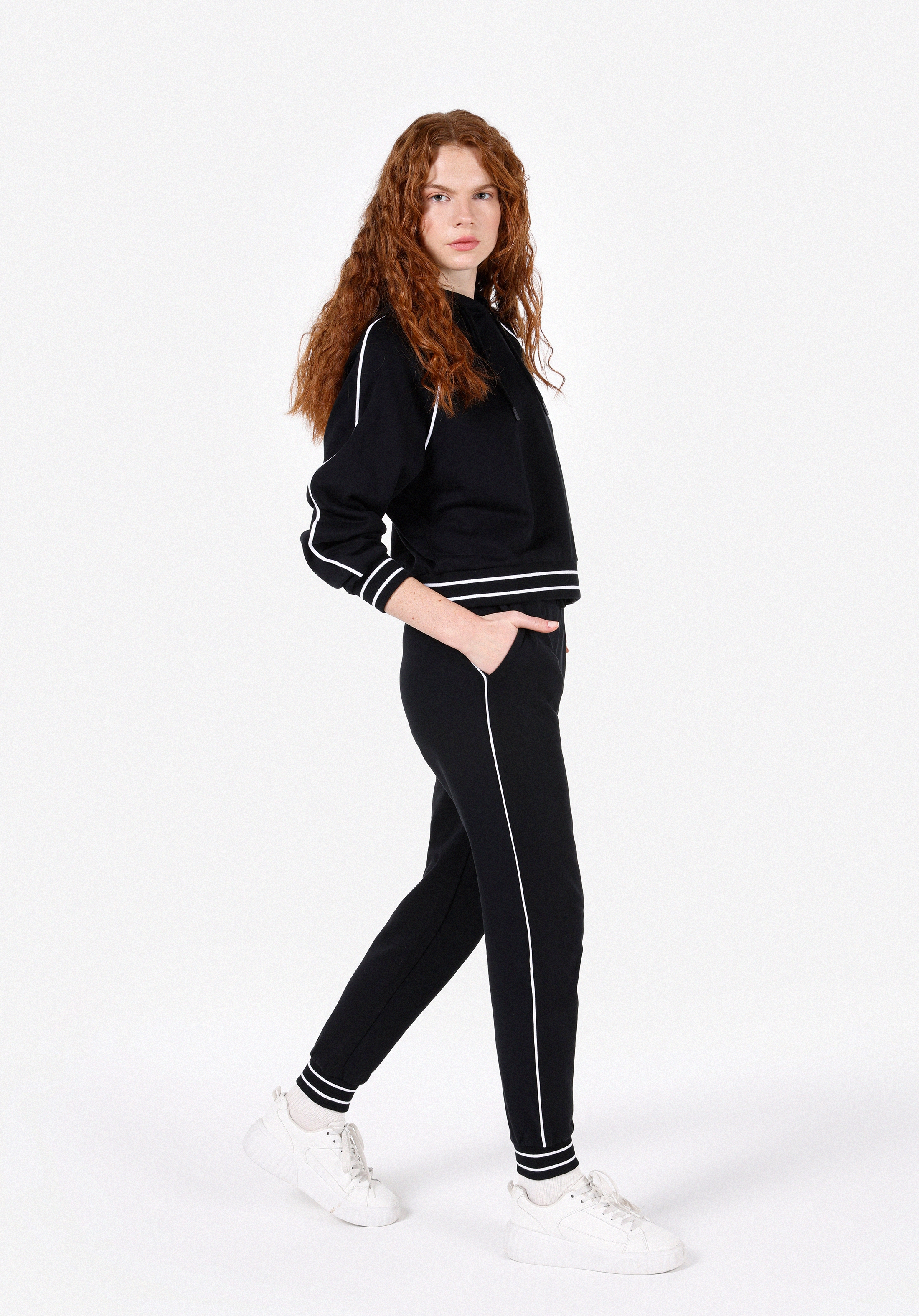 Afișați detalii pentru Pantaloni De Trening De Dama Negru Regular Fit  CL1071841