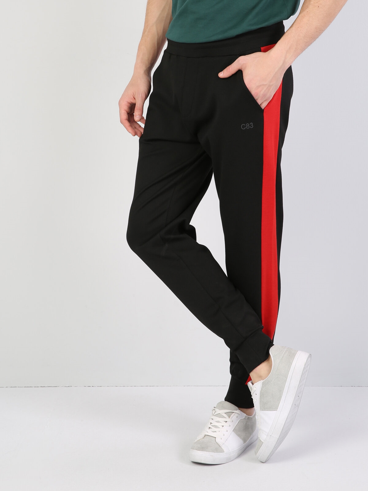 Afișați detalii pentru Pantaloni De Trening De Barbati Negru Slim Fit 