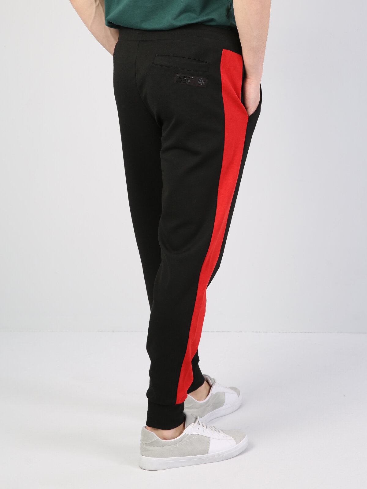 Afișați detalii pentru Pantaloni De Trening De Barbati Negru Slim Fit 