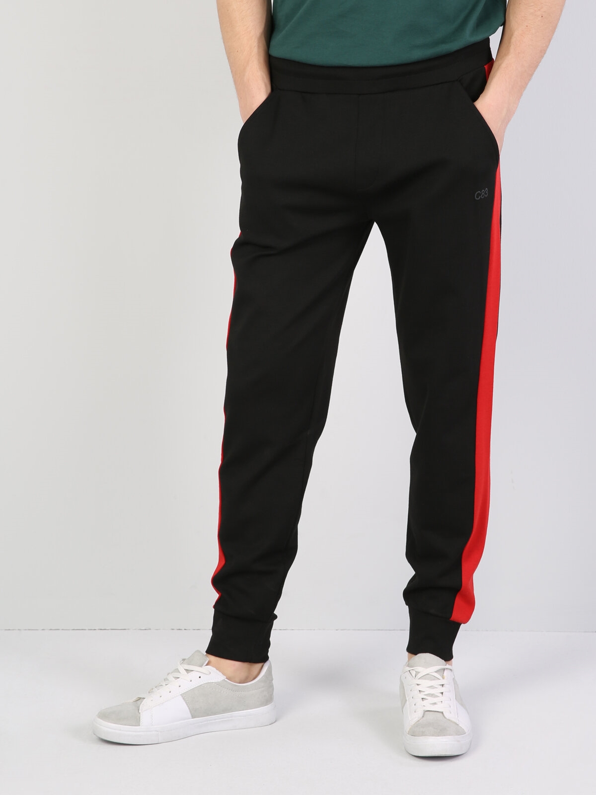 Afișați detalii pentru Pantaloni De Trening De Barbati Negru Slim Fit 