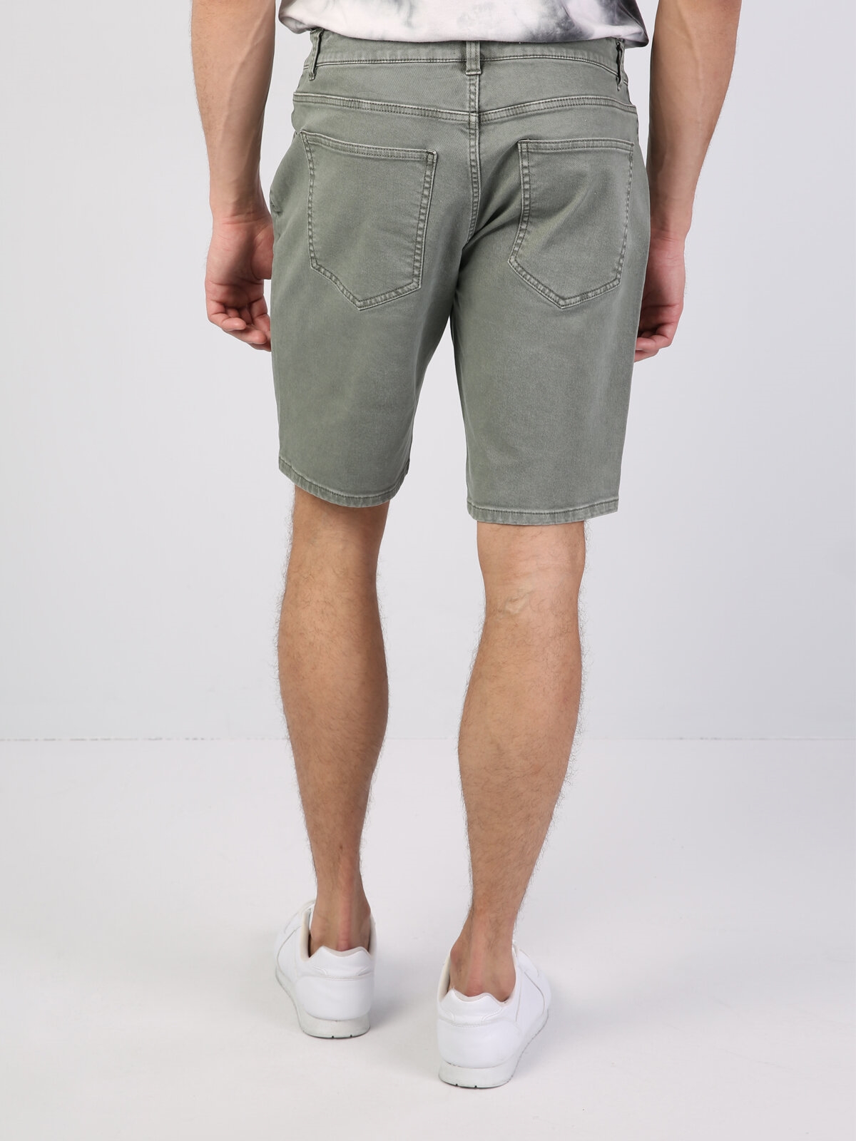 Afișați detalii pentru Pantaloni Scurti Regular Fit Vezi De Barbati