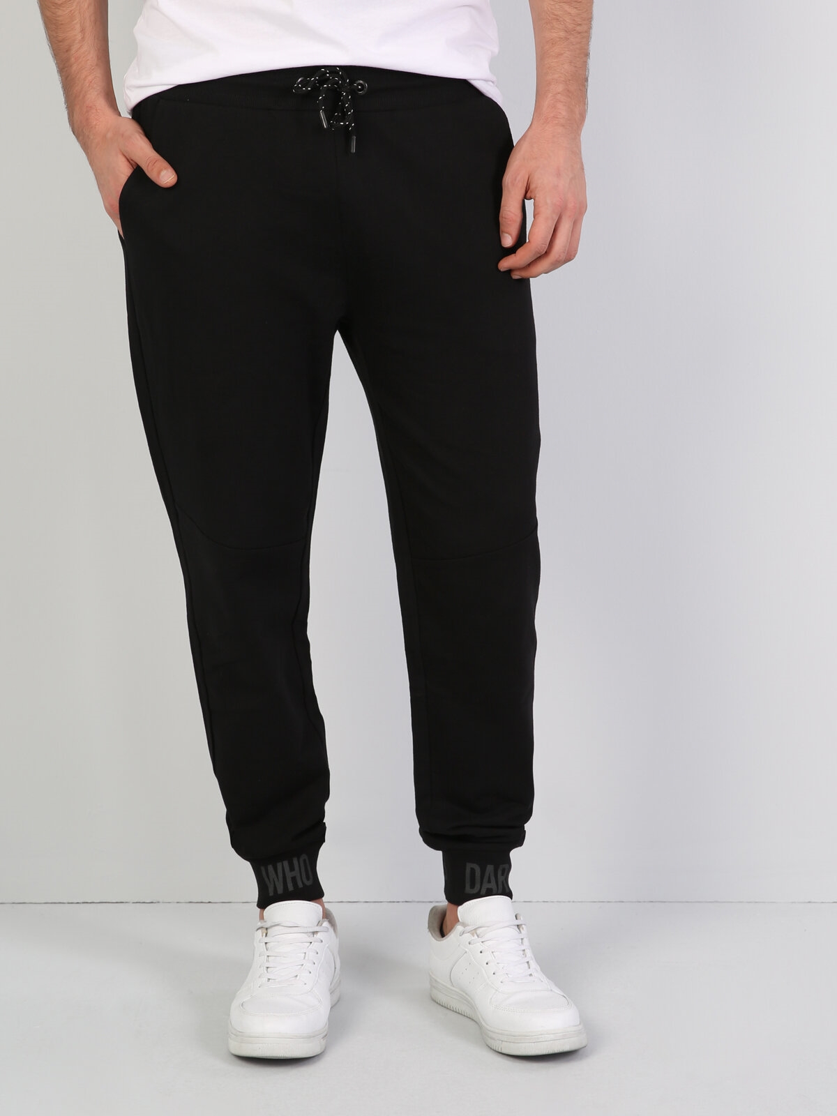 Afișați detalii pentru Pantaloni De Trening De Barbati Negru Slim Fit 