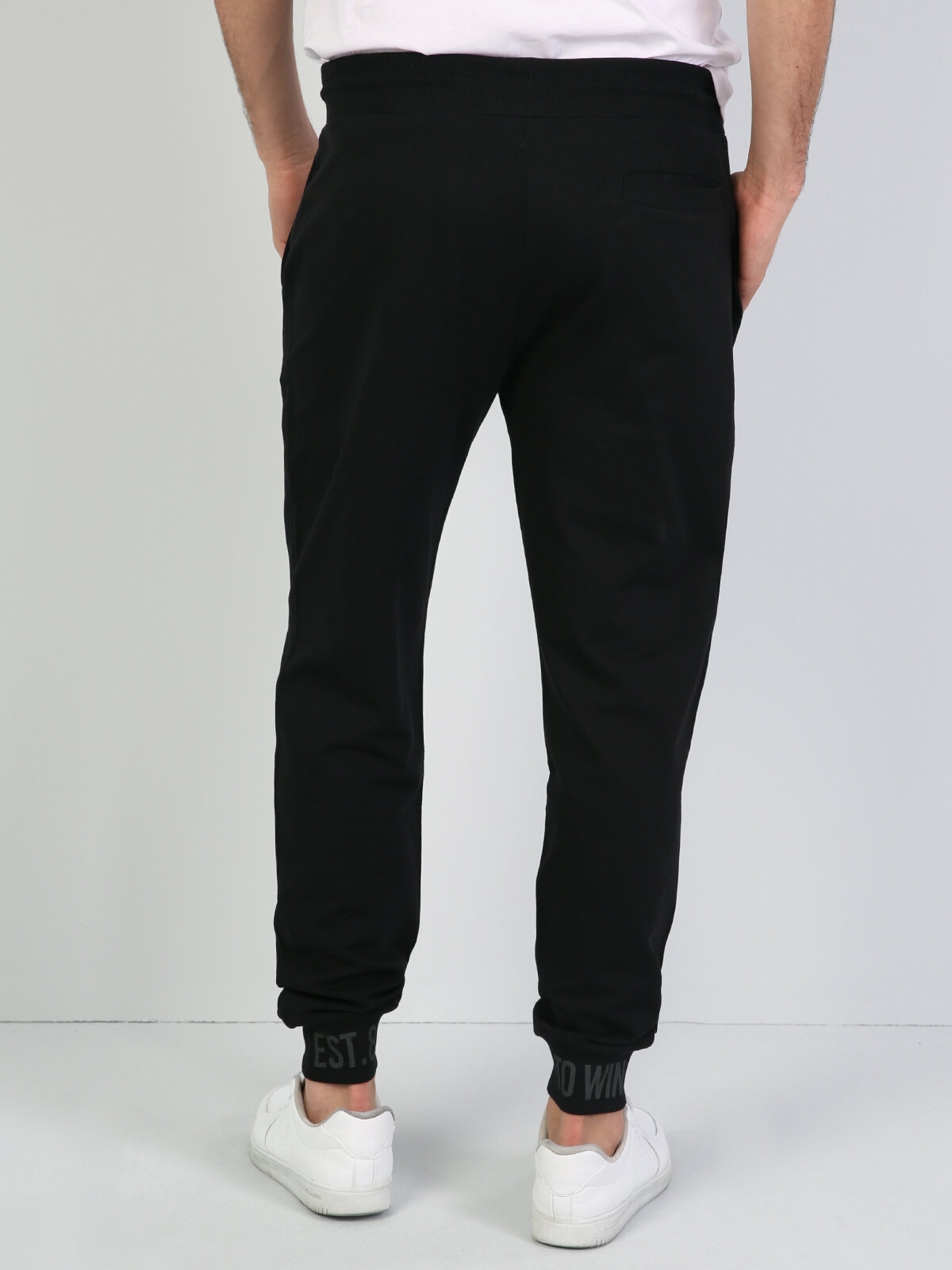 Afișați detalii pentru Pantaloni De Trening De Barbati Negru Slim Fit 