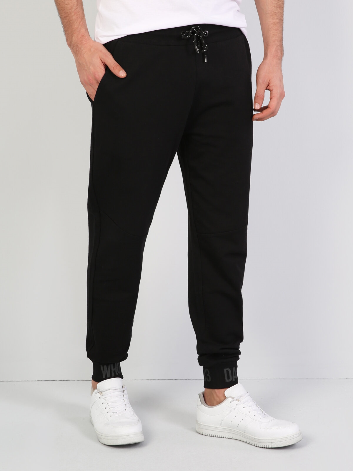 Afișați detalii pentru Pantaloni De Trening De Barbati Negru Slim Fit 