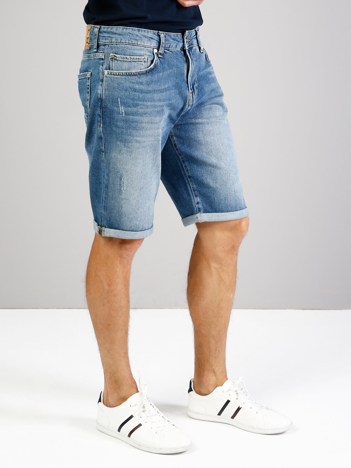 Afișați detalii pentru Albastru Barbati Short / Pantaloni Scurti Straight Fit