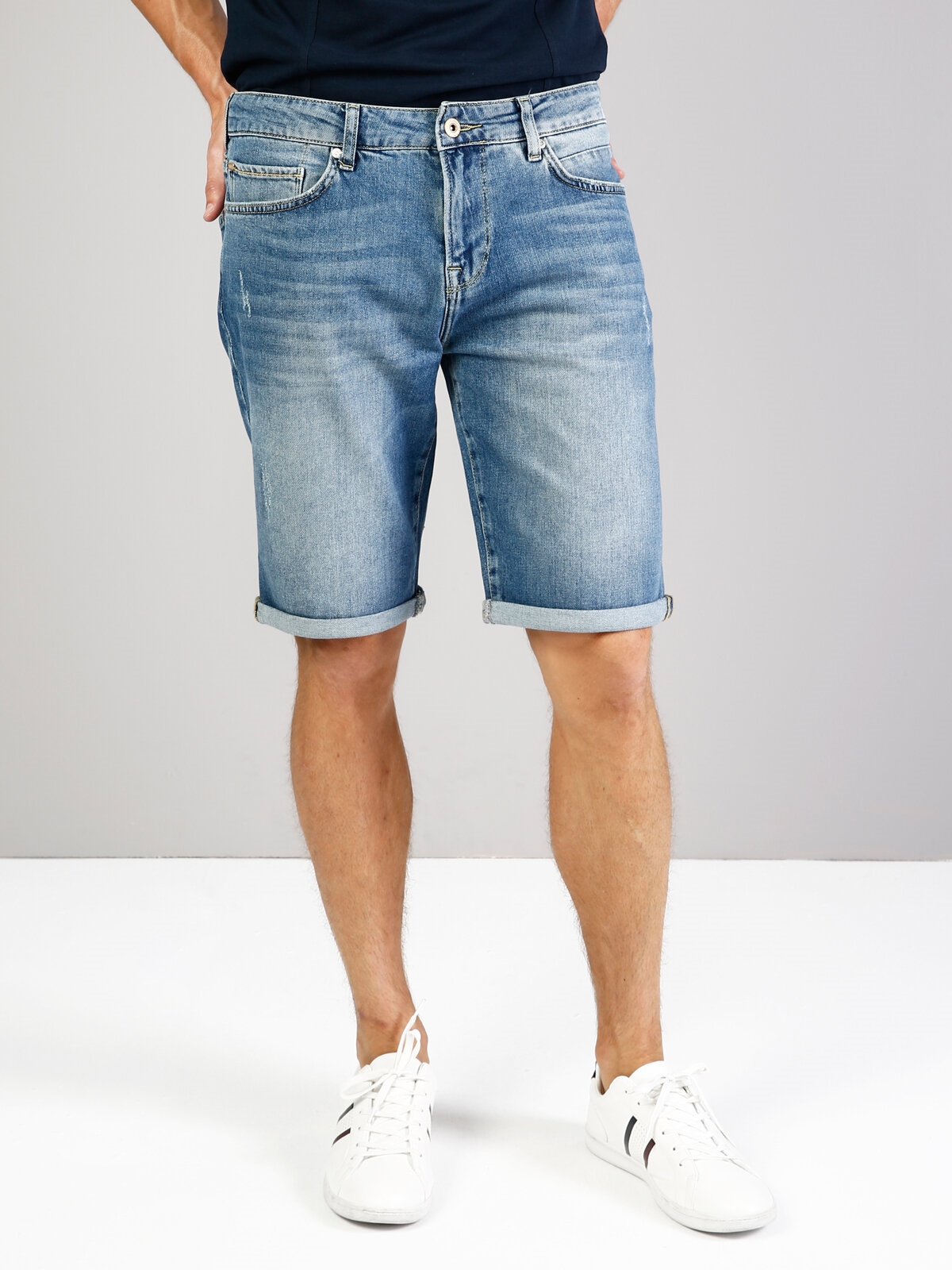 Afișați detalii pentru Albastru Barbati Short / Pantaloni Scurti Straight Fit