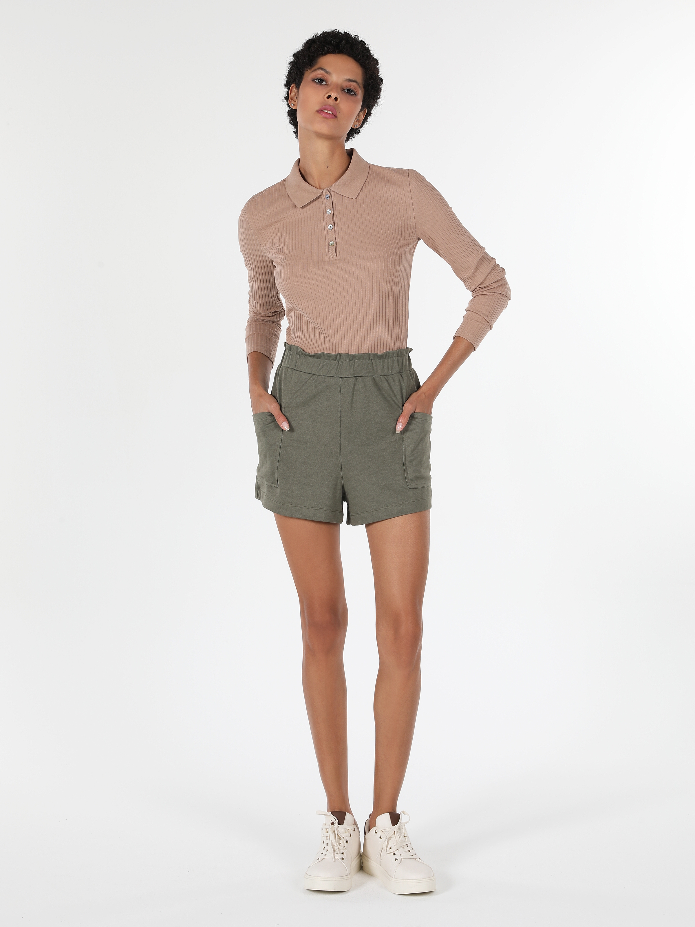 Afișați detalii pentru Kaki Femei Short / Pantaloni Scurti Regular Fit