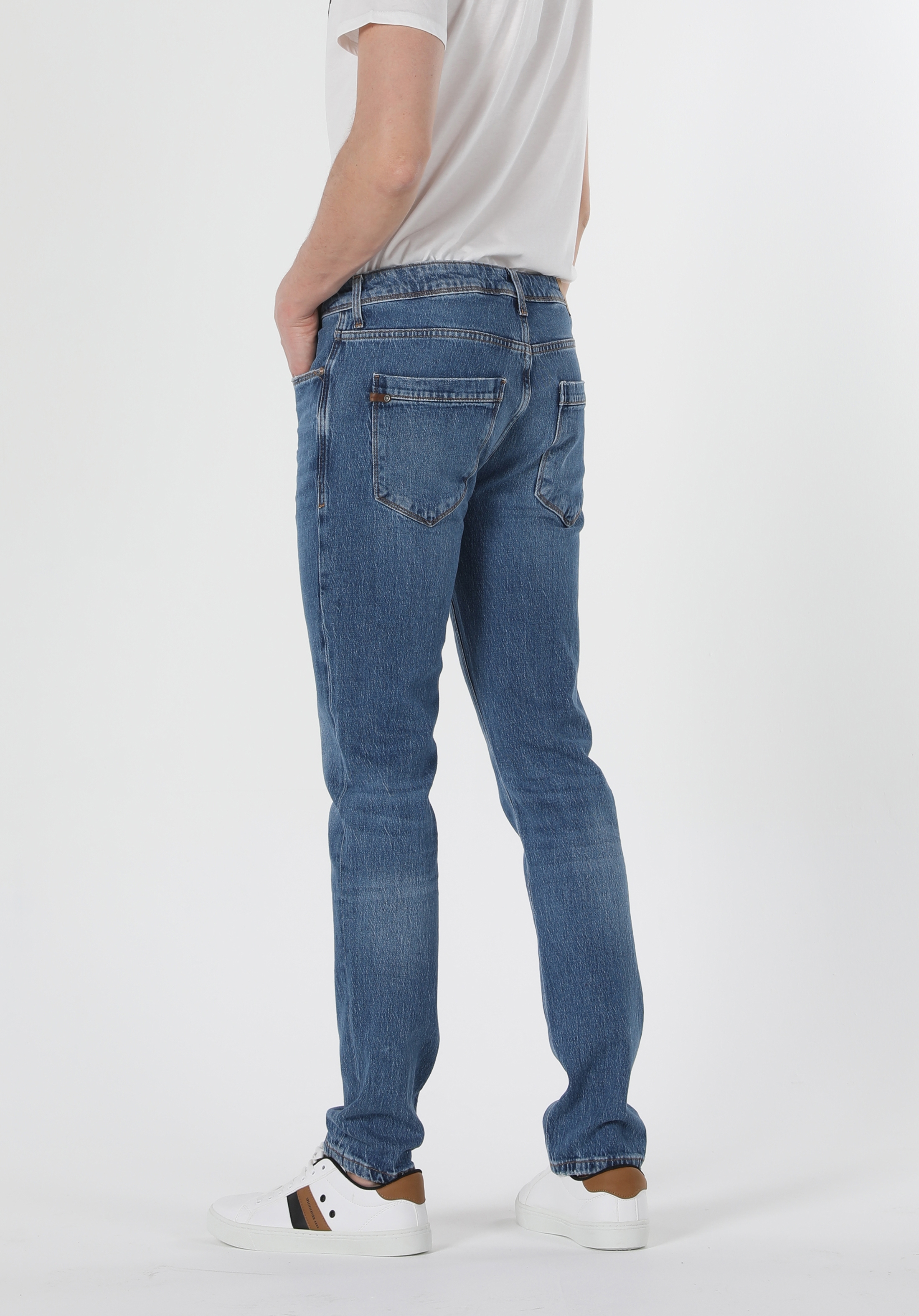 Afișați detalii pentru Pantaloni De Barbati Denim Straight Fit 044 Karl