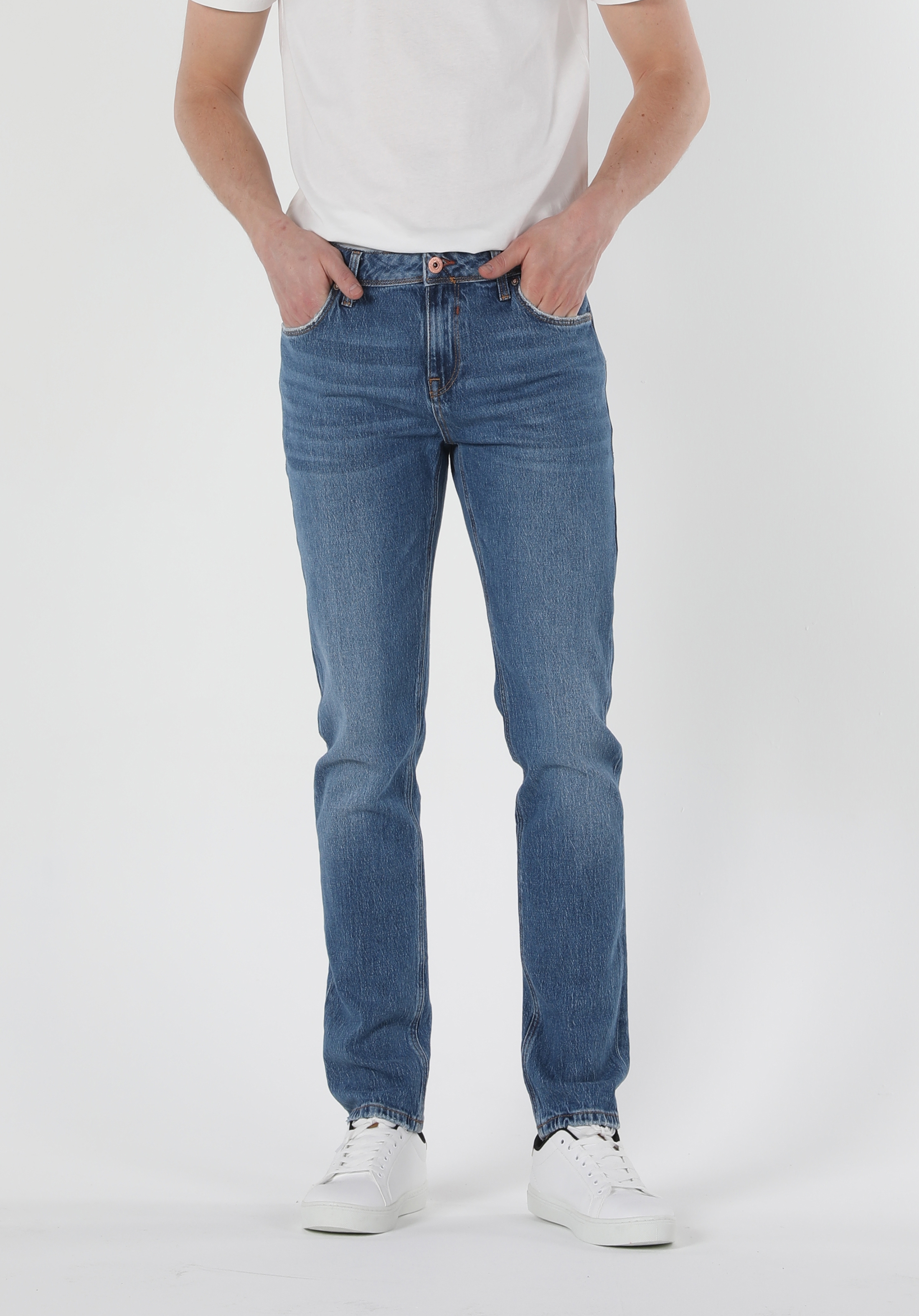 Afișați detalii pentru Pantaloni De Barbati Denim Straight Fit 044 Karl