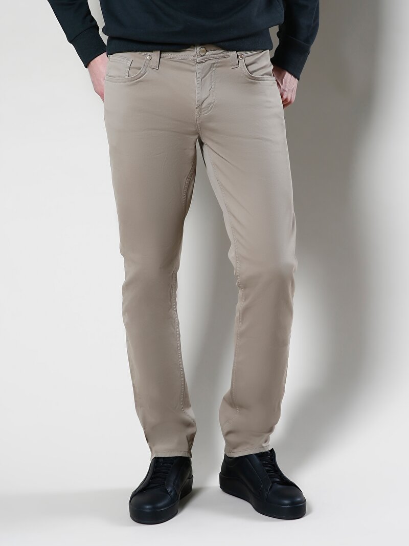 Imagine a Pantaloni De Barbati Bej Straight Fit 044 Karl