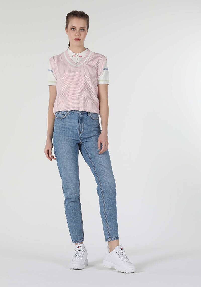 Imagine a Pulover Roz Pentru Femei Cu Decolteu În V Cu Ajustare Regulată