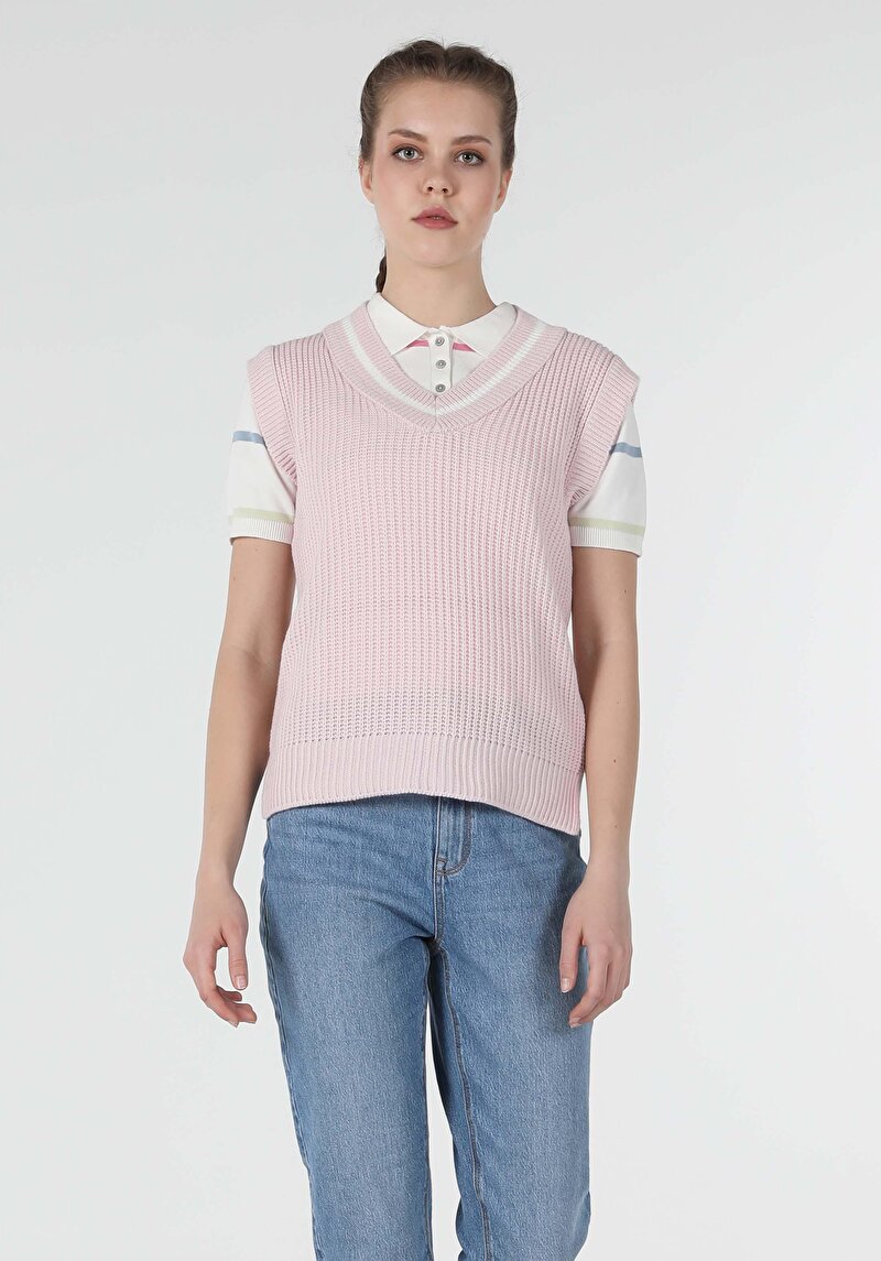 Afișați detalii pentru Pulover Roz Pentru Femei Cu Decolteu În V Cu Ajustare Regulată