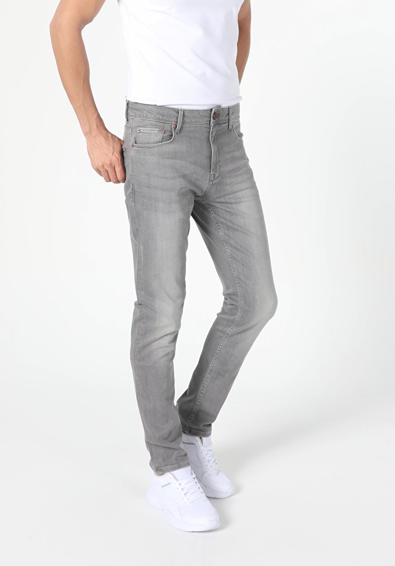 Imagine a Pantaloni De Barbati Gri Straight Fit 044 Karl Cl1055461