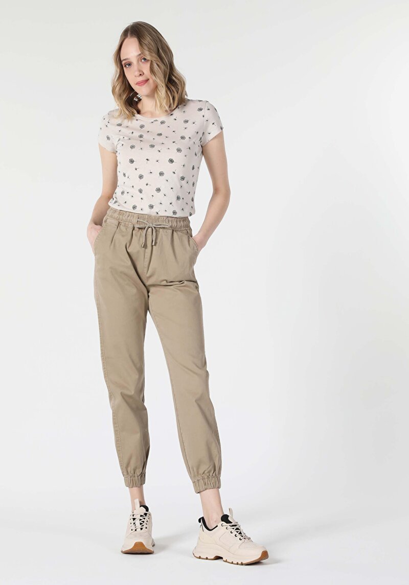 Imagine a Slim Fit Round Collar Imprimat Bej Tricou Manșon Scurt Pentru Femei