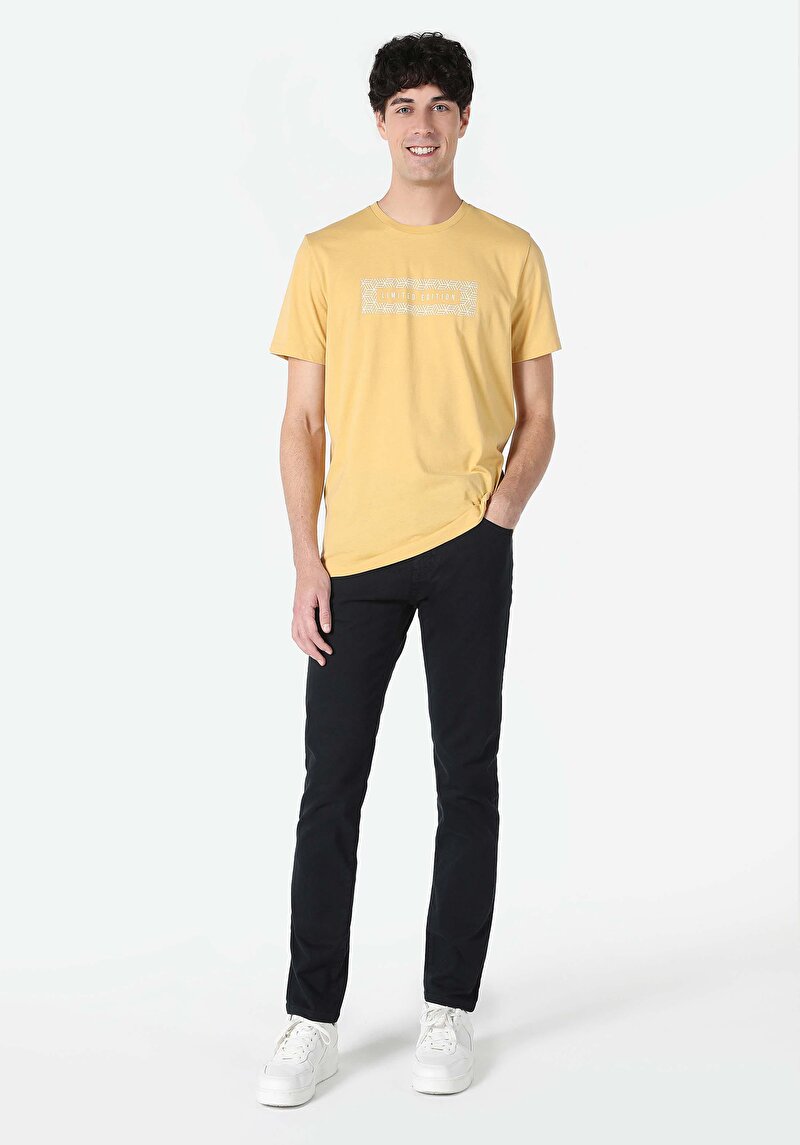 Imagine a Tricou Cu Maneca Scurta De Barbati Galben Regular Fit Cl1062495