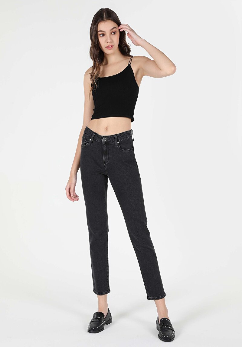 Imagine a Maiou Negru Pentru Femei Slim Fit