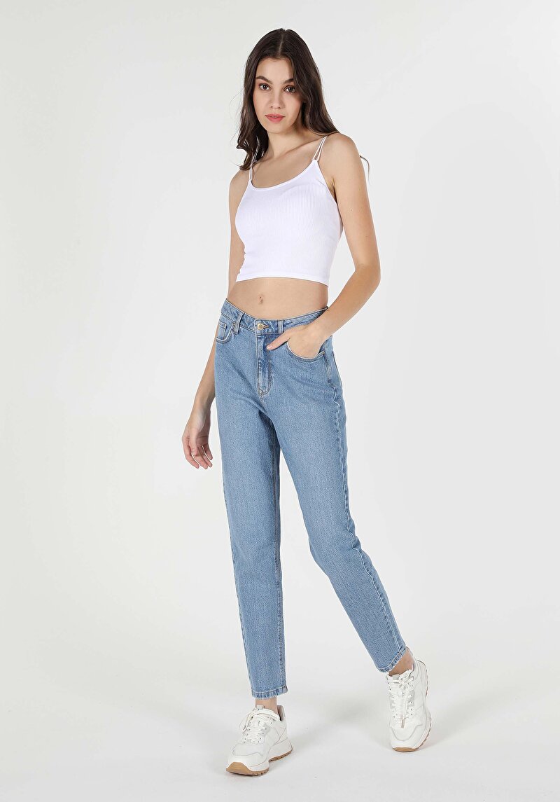 Imagine a Maiou Alb Slim Fit Pentru Femei