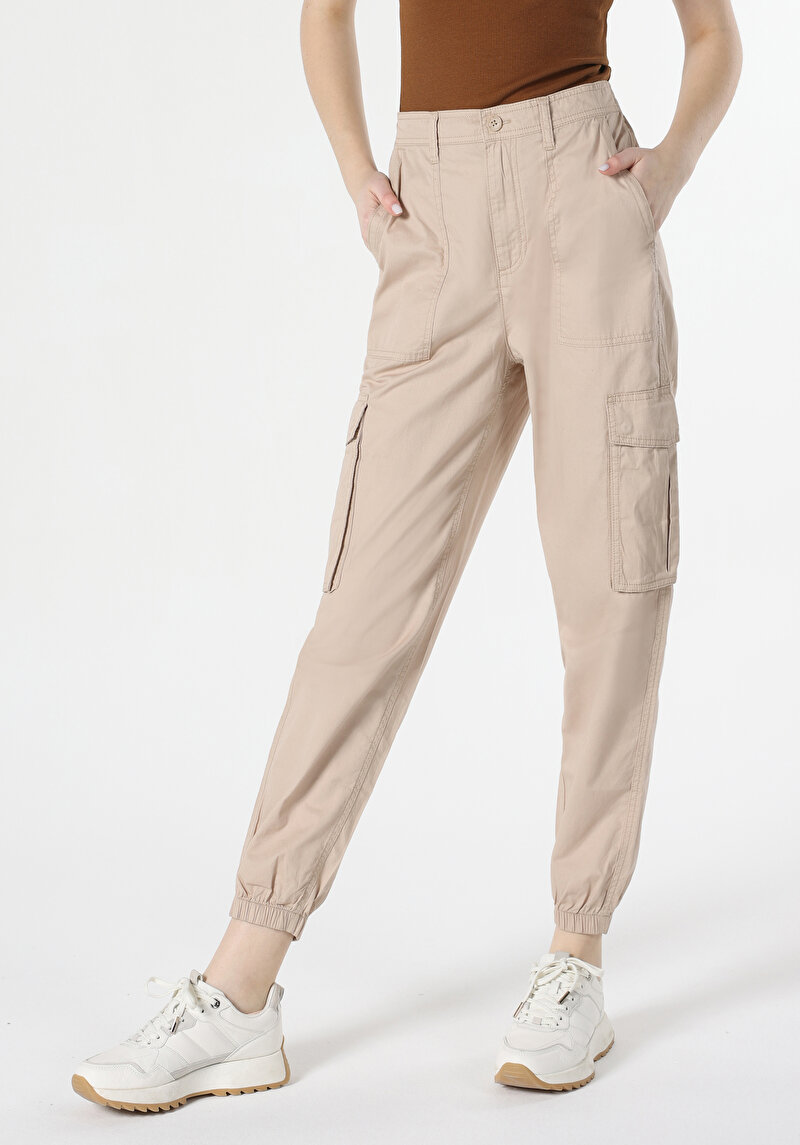 Imagine a Pantaloni De Dama Bej Regular Fit Cl1063165