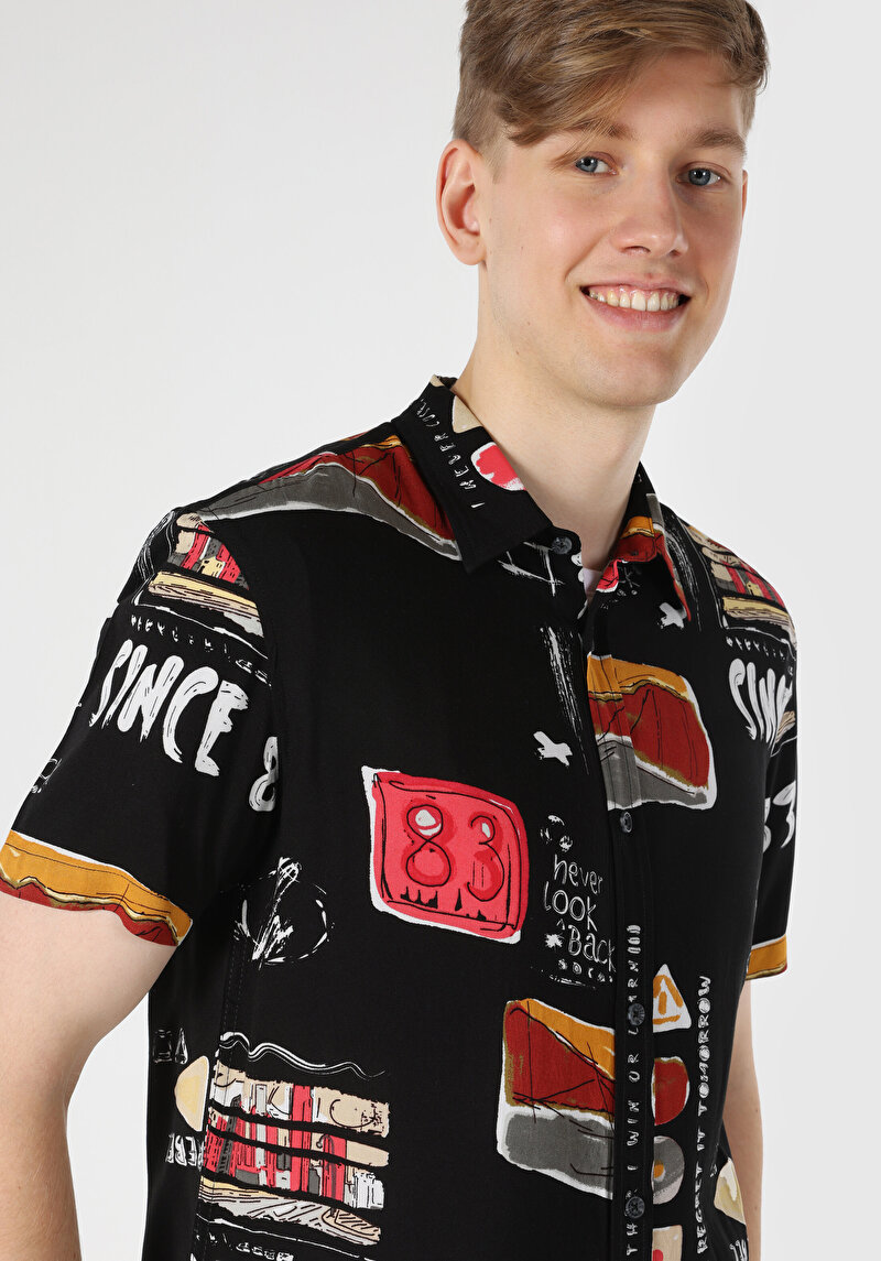 Imagine a Cămașă Cu Gât İmprimat Cămașă Neagră Cu Mânecă Scurtă Pentru Bărbați