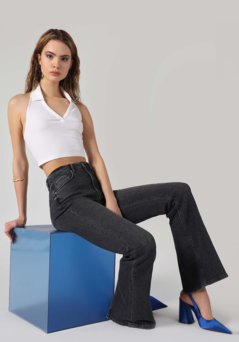 Imagine a Maiou Alb Slim Fit Pentru Femei