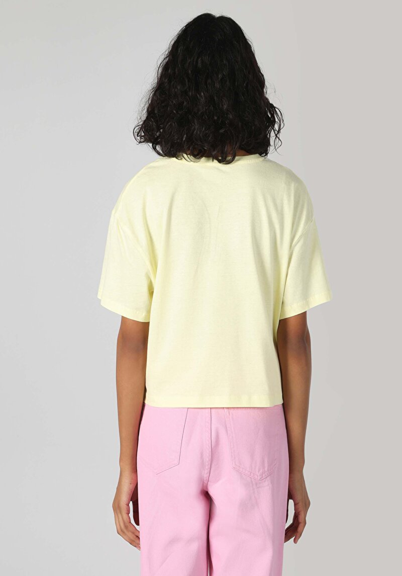 Imagine a Regular Fit Round Neck Imprimat Galben Tricou Cu Mânecă Scurtă Pentru Femei