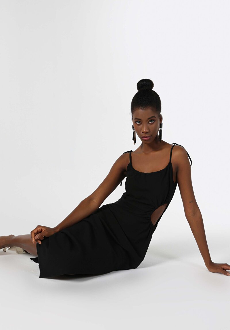 Imagine a Rochie Neagră Pentru Femei Slim Fit