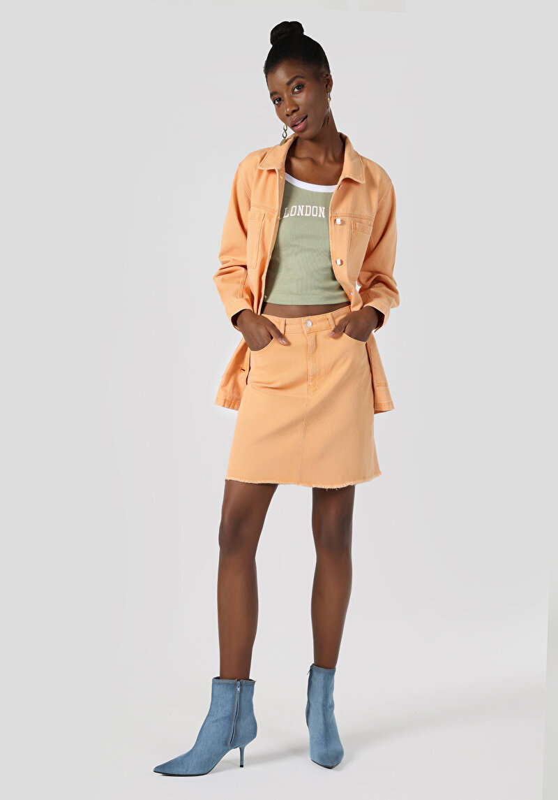 Imagine a Fustă Gri Pentru Femei Cu Nasturi Drepți Slim Fit