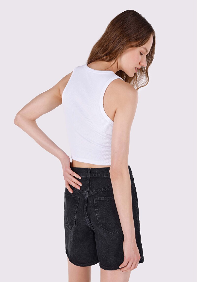 Imagine a Maiou Alb Slim Fit Pentru Femei