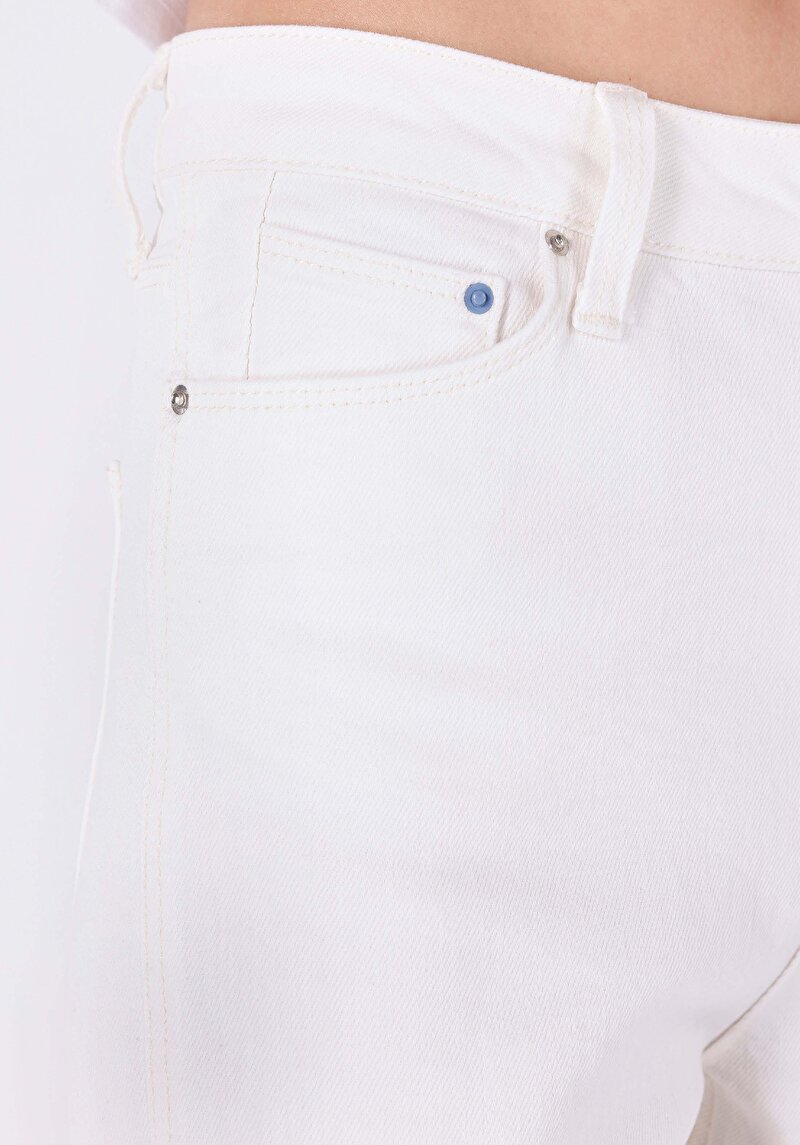 Imagine a Regular Fit Mid Waist Bootcut Blugi Albi Pentru Femei