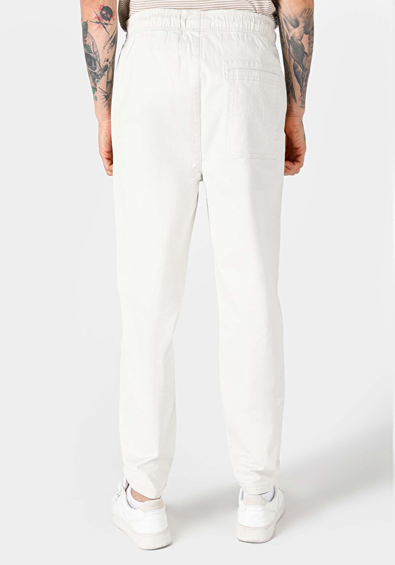Imagine a Pantaloni De Barbati Alb Comfort Fit Cl1064123