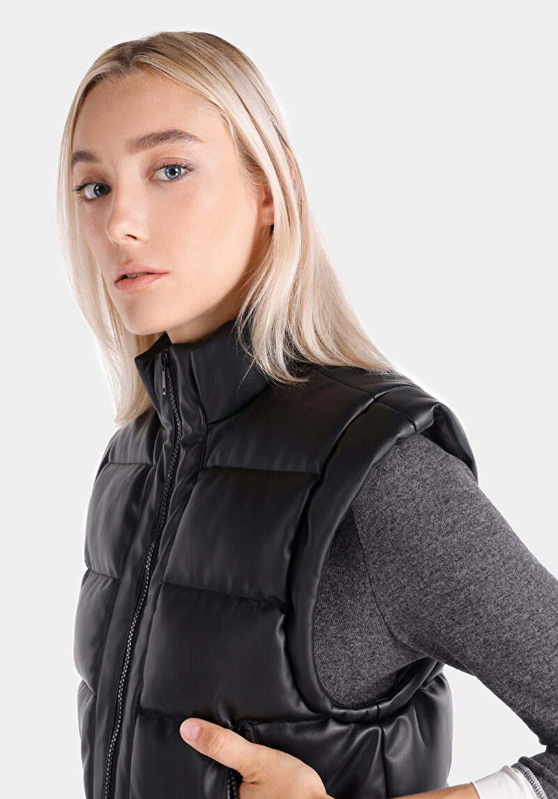 Afișați detalii pentru Regular Fit Stand-Up Collar Fermoar Căptușit Vestă Neagră Pentru Femei