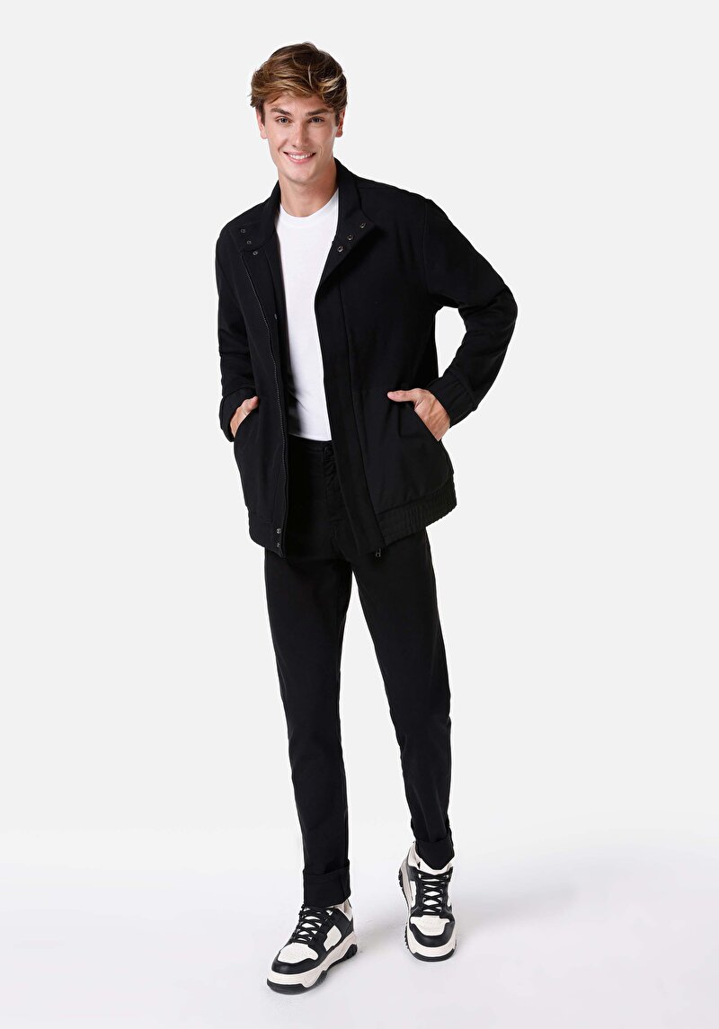 Imagine a Palton Negru Pentru Bărbați Slim Fit