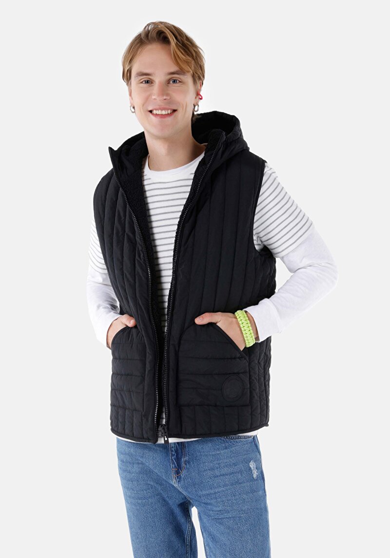 Imagine a Vestă Neagră Pentru Bărbați Regular Fit