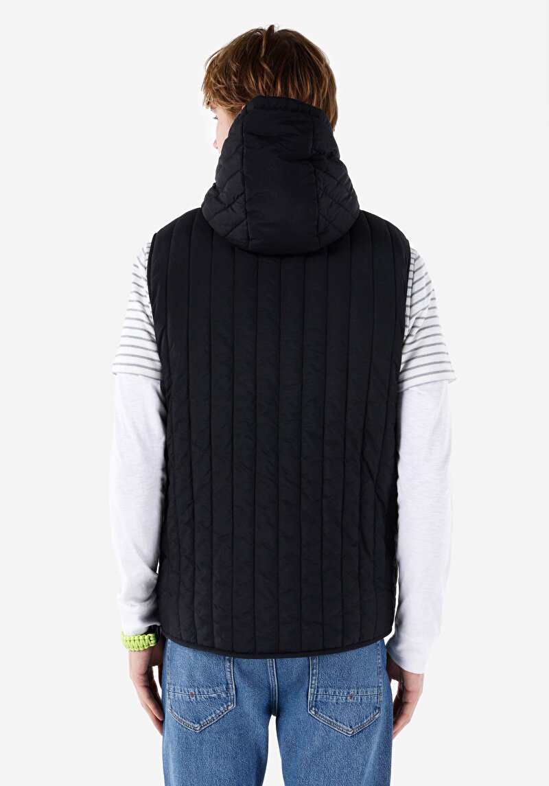 Imagine a Vestă Neagră Pentru Bărbați Regular Fit