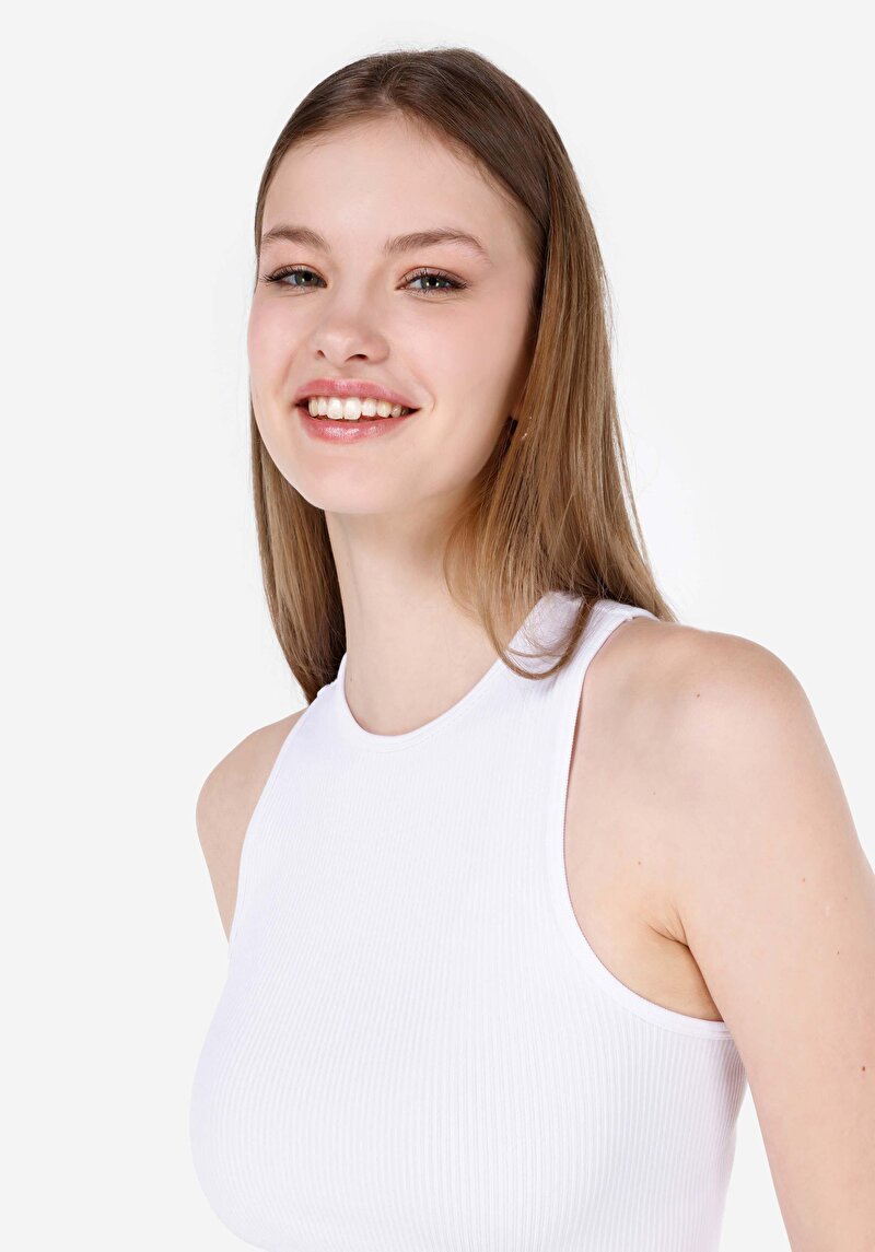 Imagine a Maiou Alb Slim Fit Pentru Femei