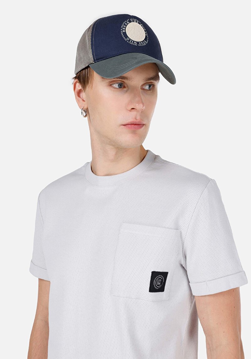 Afișați detalii pentru Regular Fit Round Neck Bărbați Gri Tricou Cu Mânecă Scurtă