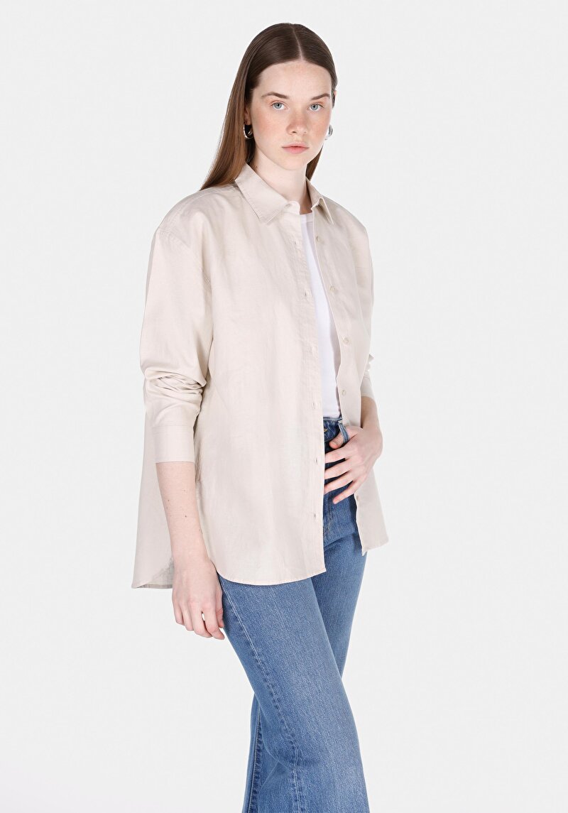 Imagine a Cămașă Relaxată Cu Gât Drept Cămașă Cu Mânecă Lungă Bej Pentru Femei
